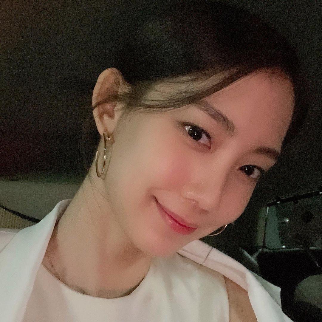 귀여움과 우아함 공존💙🤍신현빈 이미지6