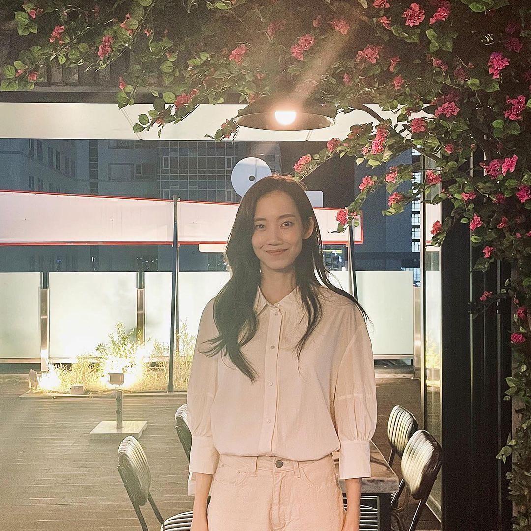 귀여움과 우아함 공존💙🤍신현빈 이미지10