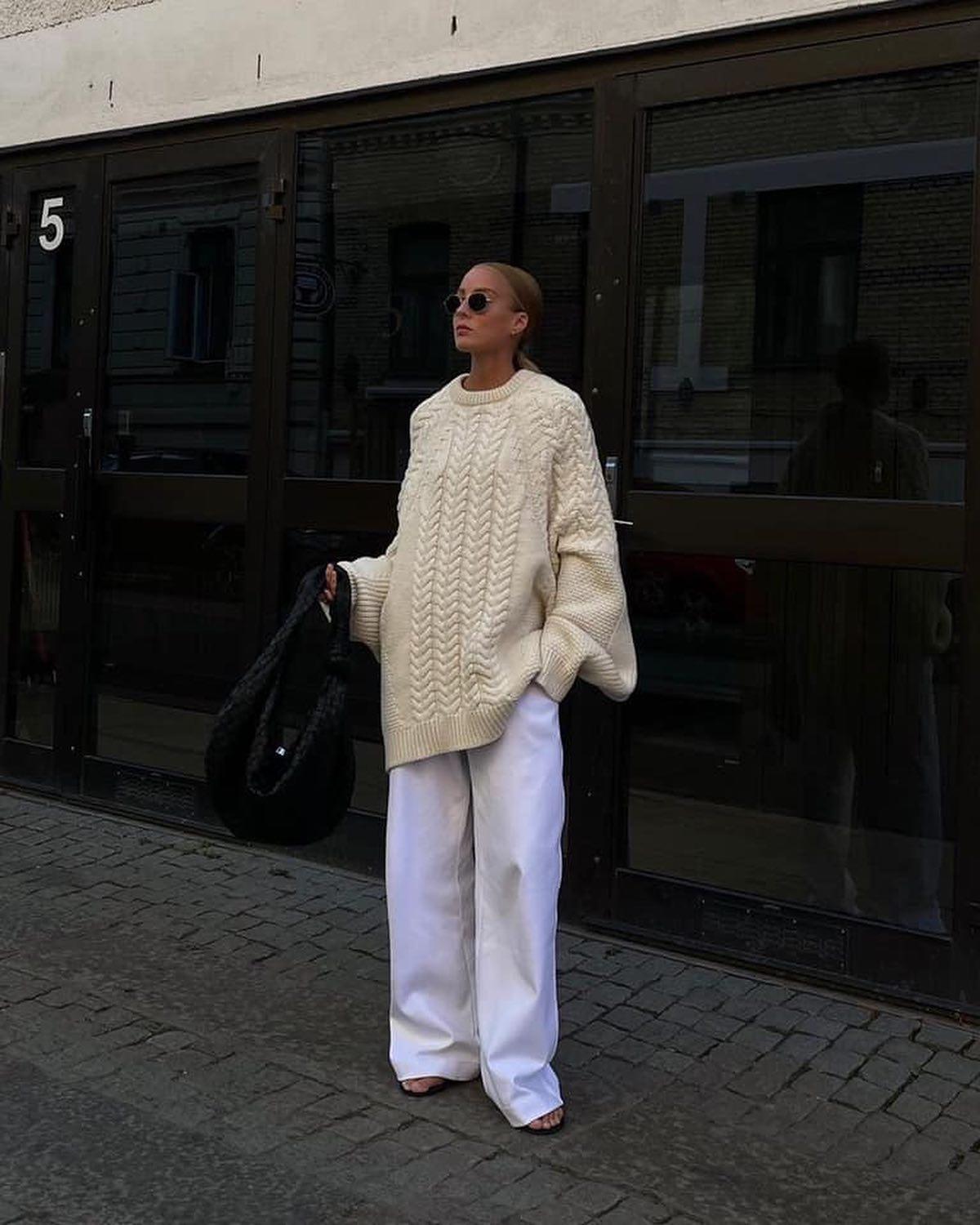 추워져도 흰색 바지💭🥛🤍 이미지4