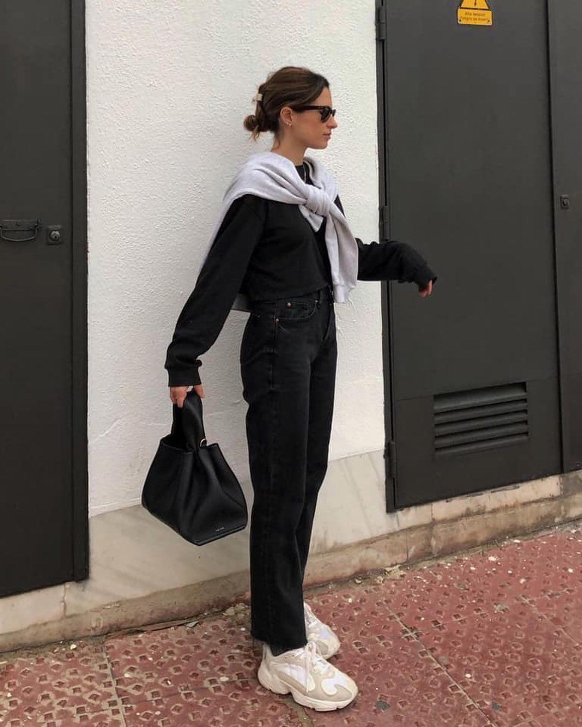 시크하게 티셔츠 하나😎👣 이미지