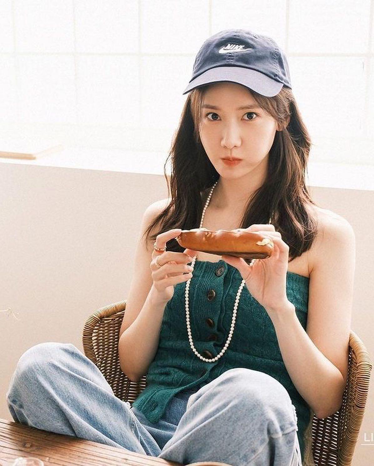 윤아의 여전한 요정비주얼🧚🏻♀️💚 이미지4