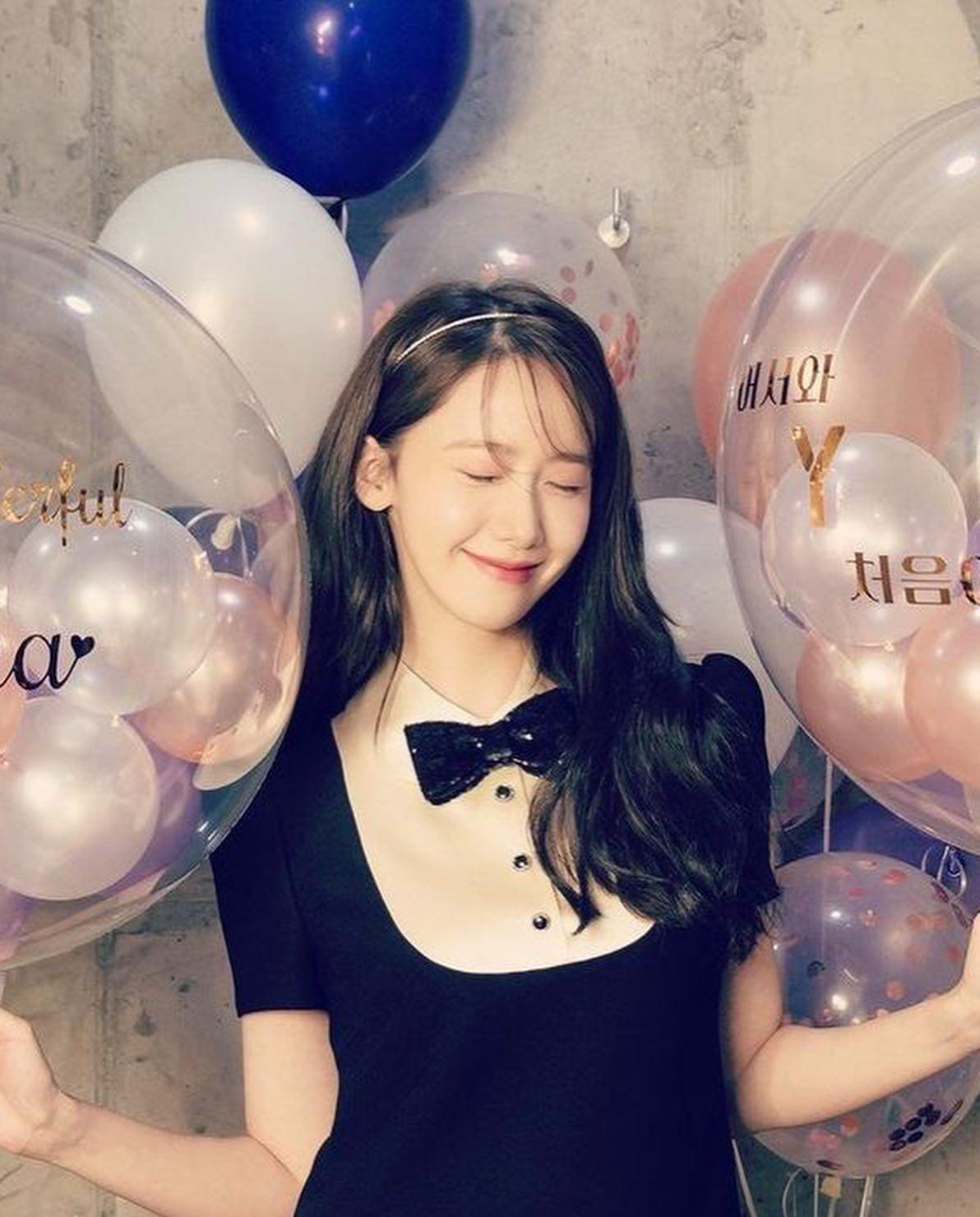 윤아의 여전한 요정비주얼🧚🏻♀️💚 이미지5