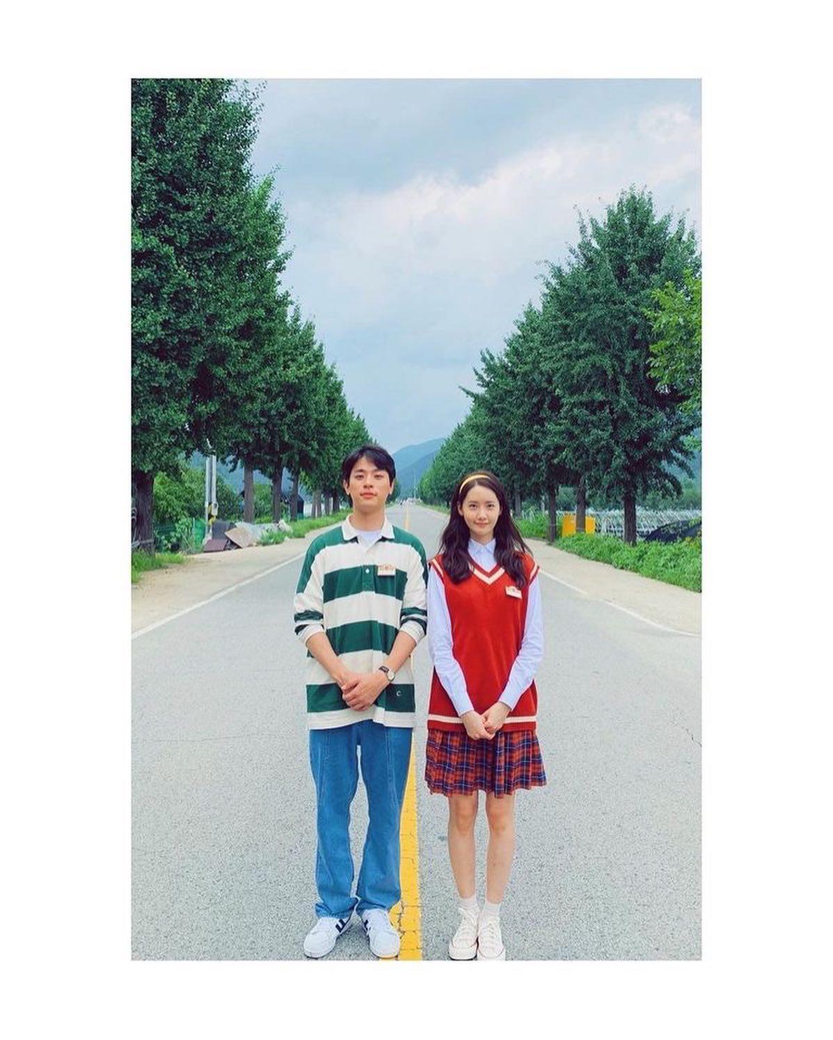 윤아의 여전한 요정비주얼🧚🏻♀️💚 이미지10