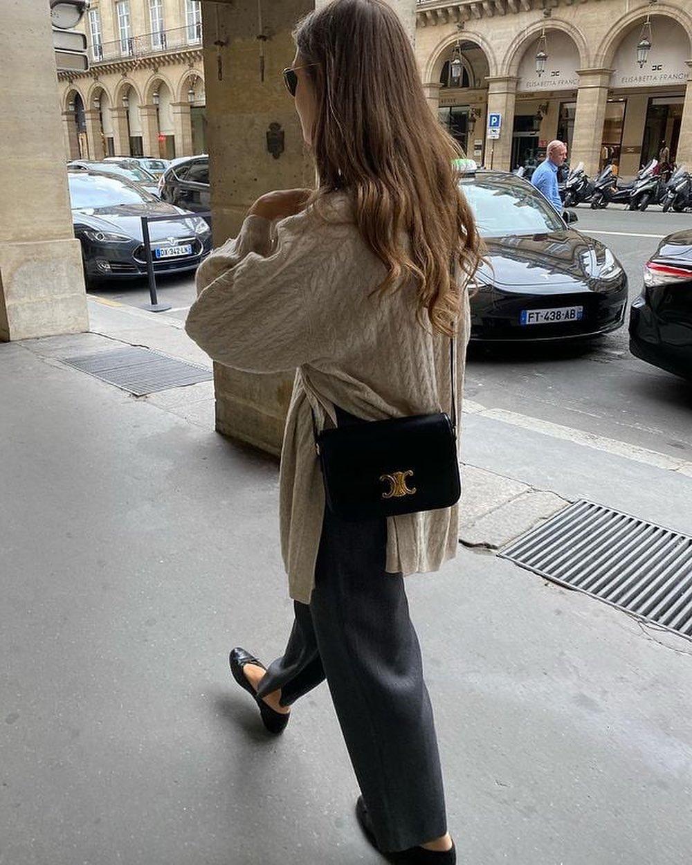 훅 들어온 가을니트🤎 이미지2