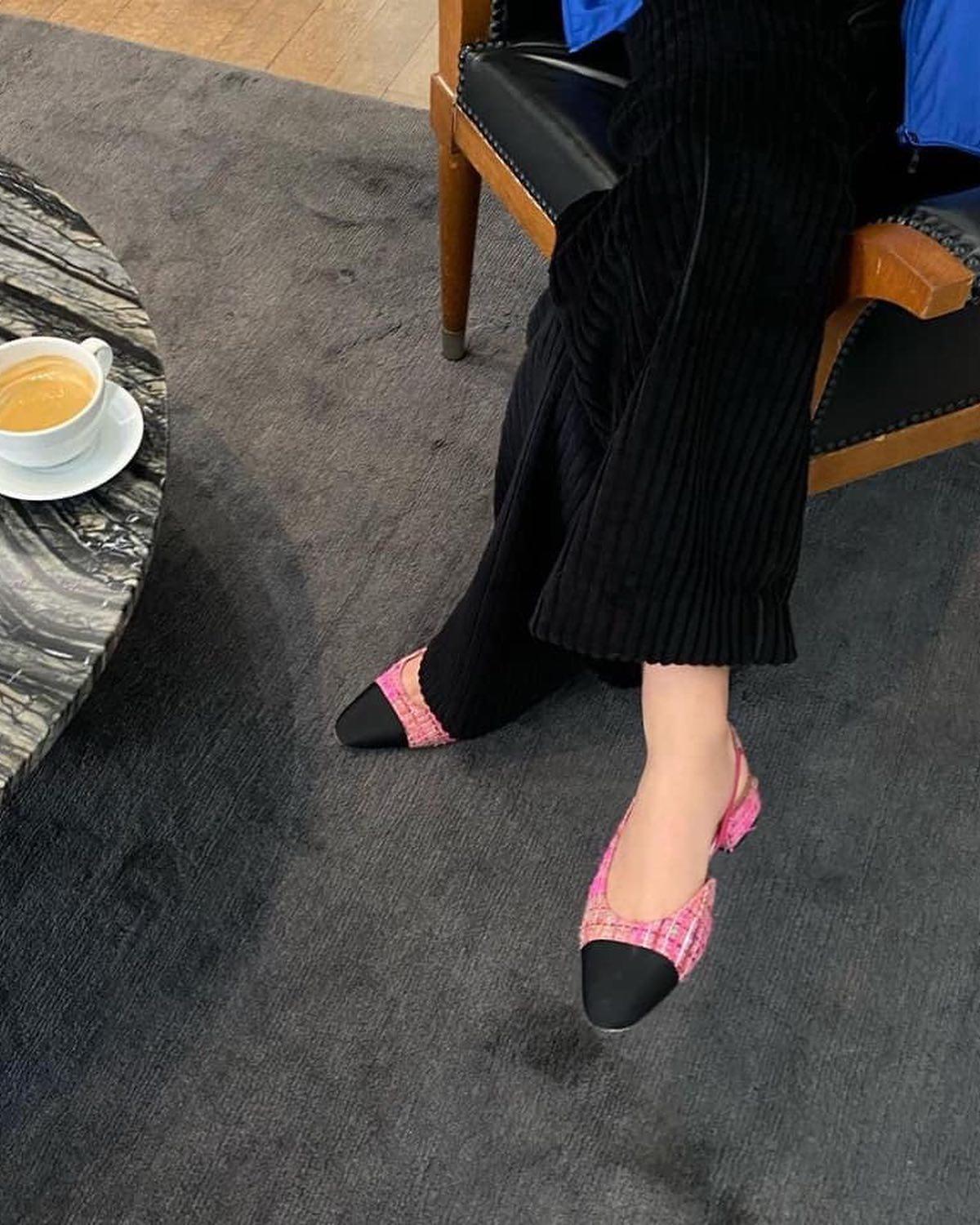 플랫슈즈로 깔끔하게🥿💛 이미지3