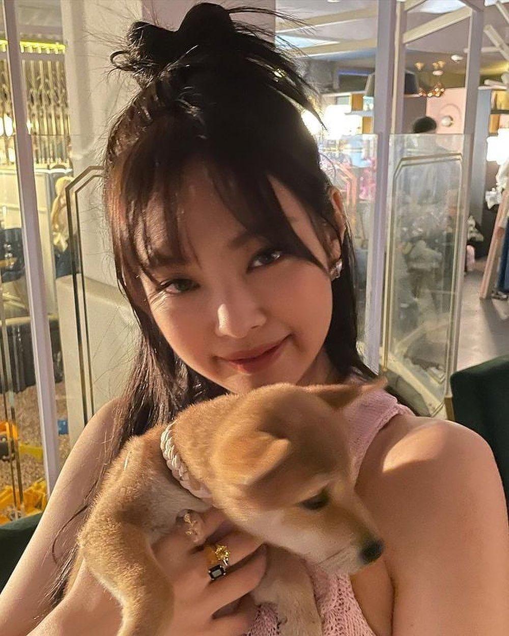 앞머리도 잘어울리는 제니🖤💖 이미지2