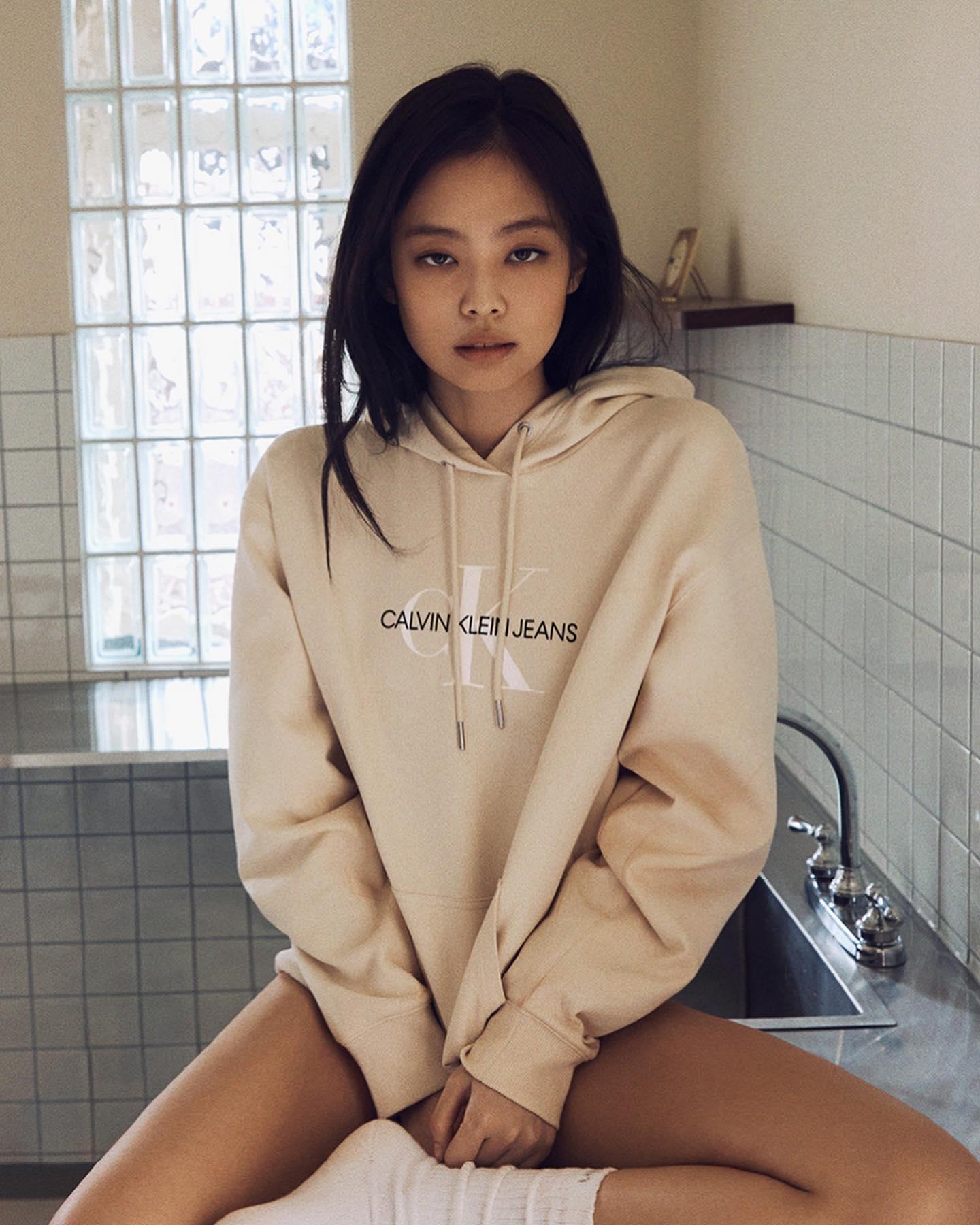 제니 복근 무엇?!🤭🔥@참고해
데님부터 언더웨어까지 CK🖤🤍인간 캘빈클라인 #광고 이미지5