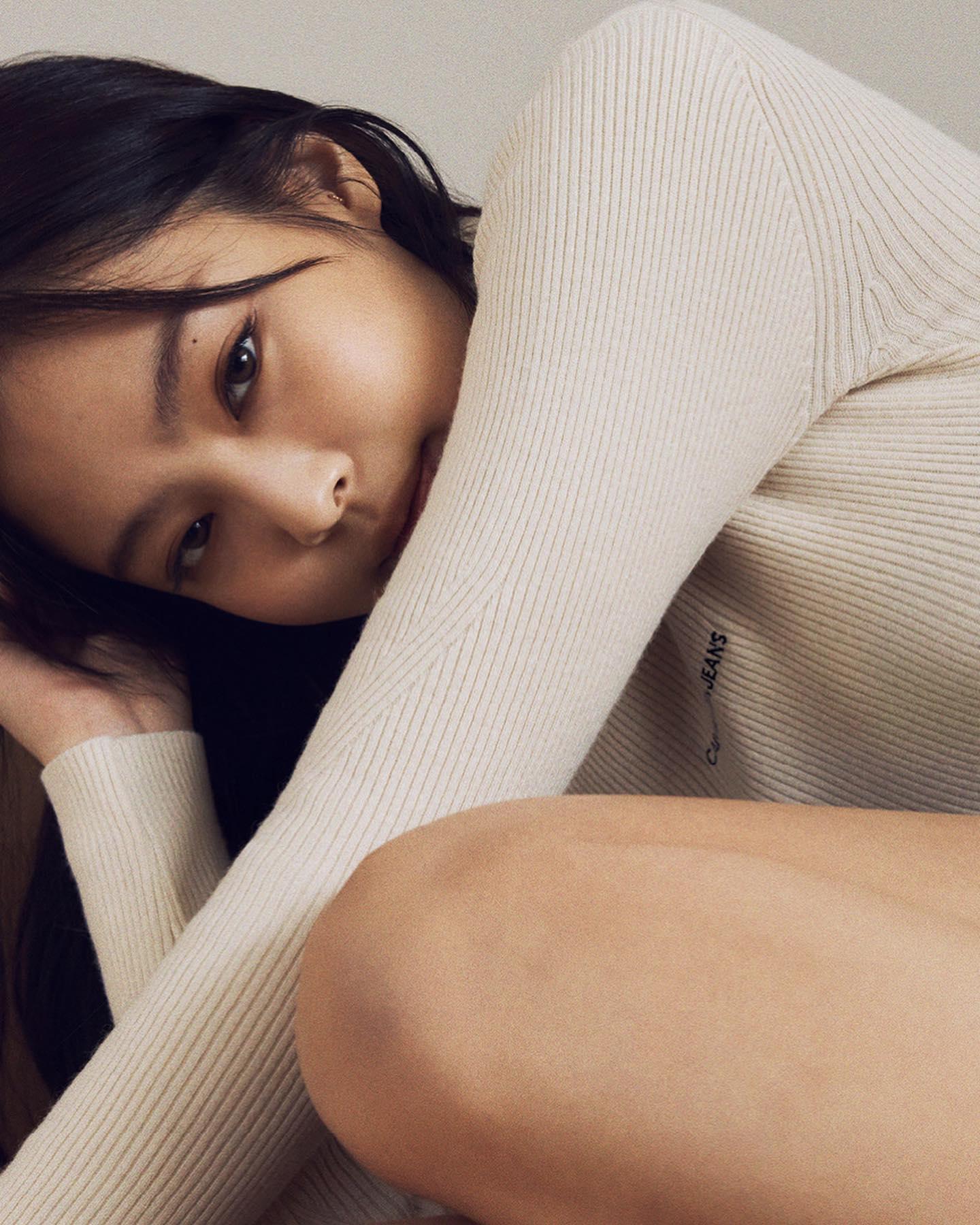 제니 복근 무엇?!🤭🔥@참고해
데님부터 언더웨어까지 CK🖤🤍인간 캘빈클라인 #광고 이미지9