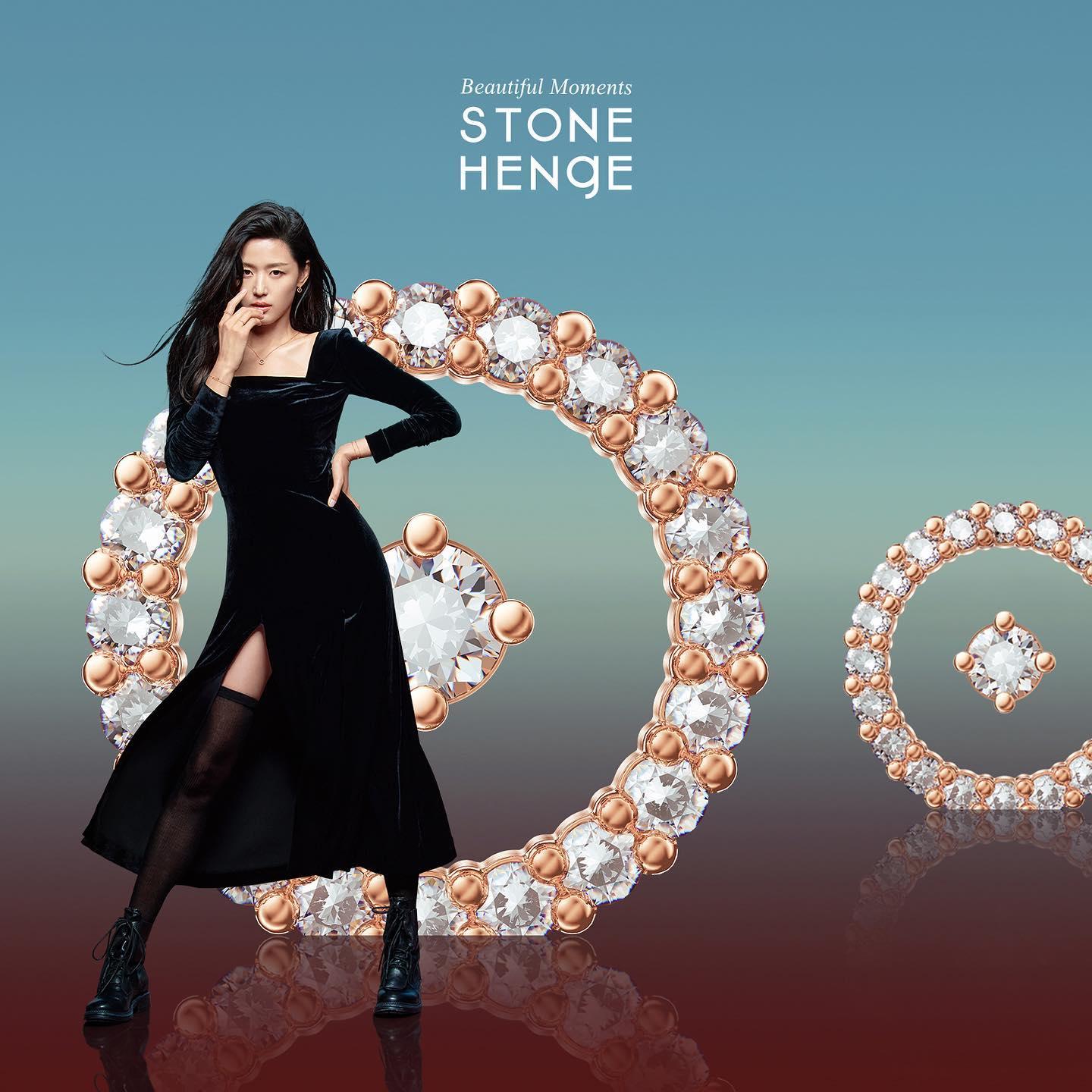 미모'퀸' 전지현의 귀환🖤💛
지현언니 가을 스톤헨지 주얼리룩🍁💍 @참고 #광고 이미지3