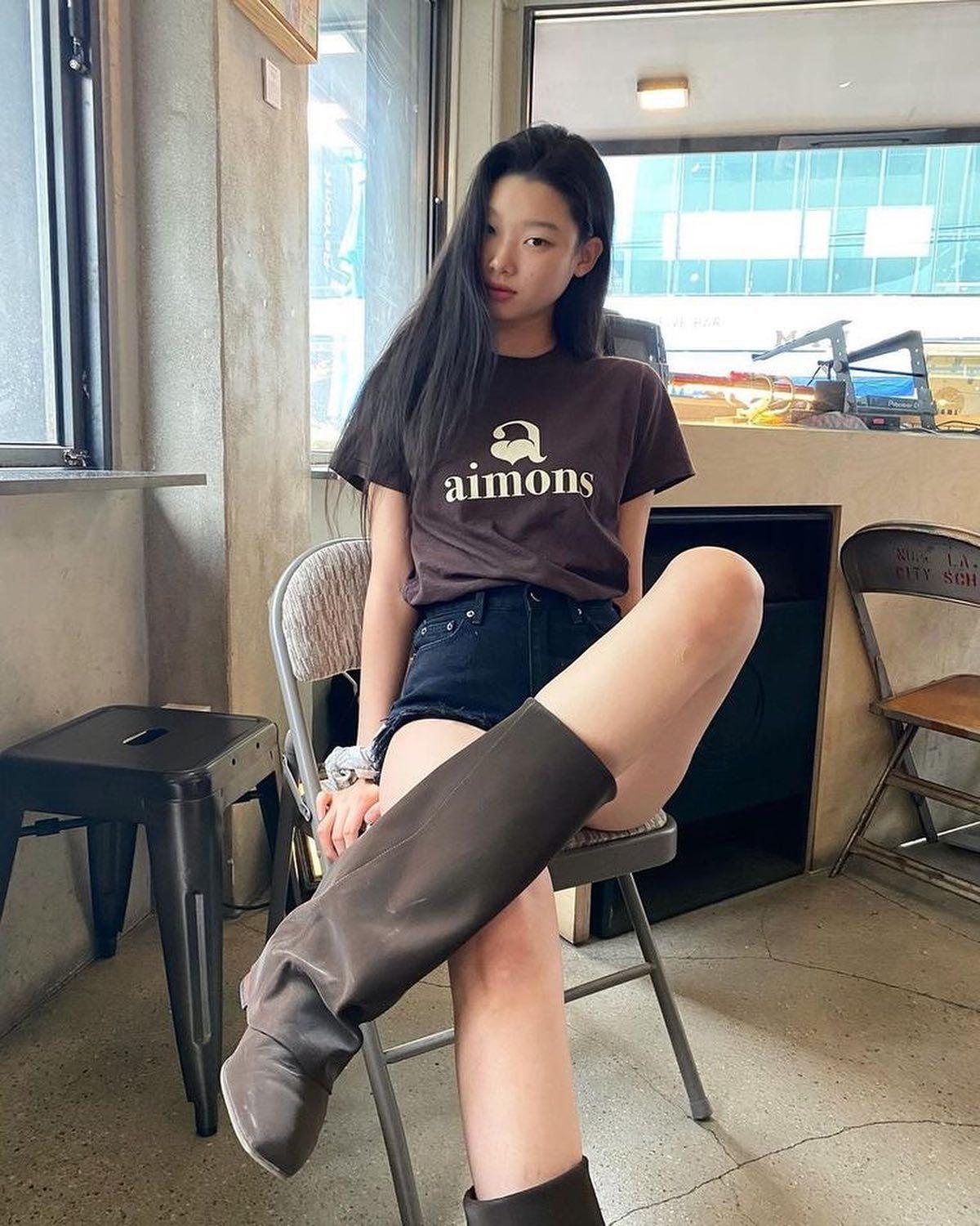 시크와 러블리 공존하는 배윤영💜 이미지2