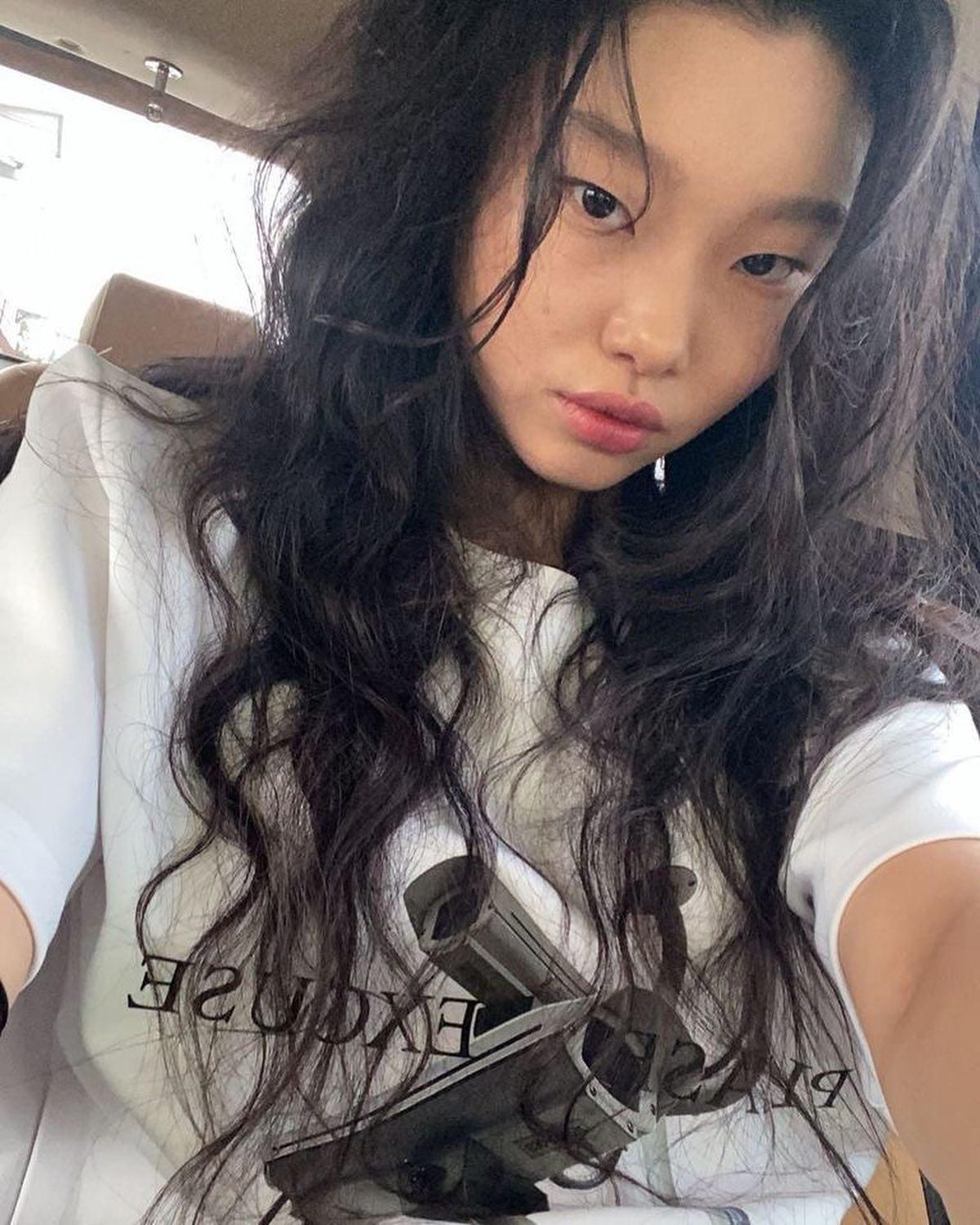 시크와 러블리 공존하는 배윤영💜 이미지9