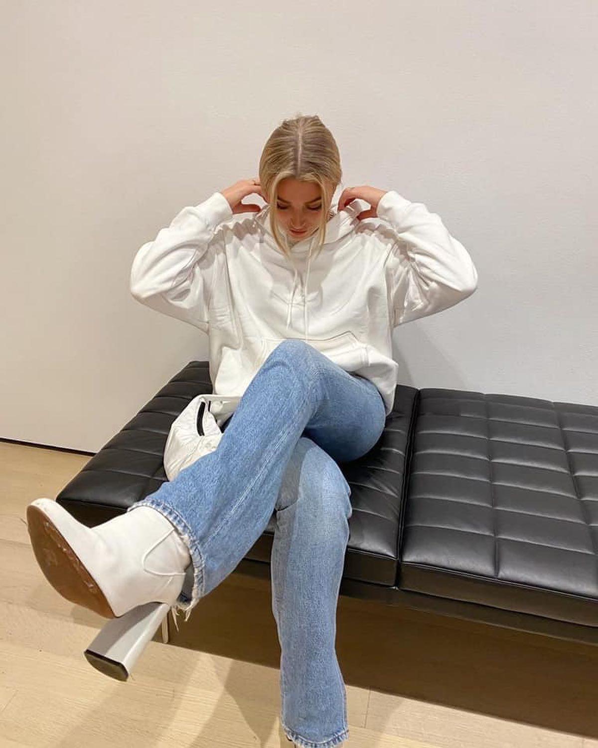 후드티에 청바지💙🤍이거지 이미지6