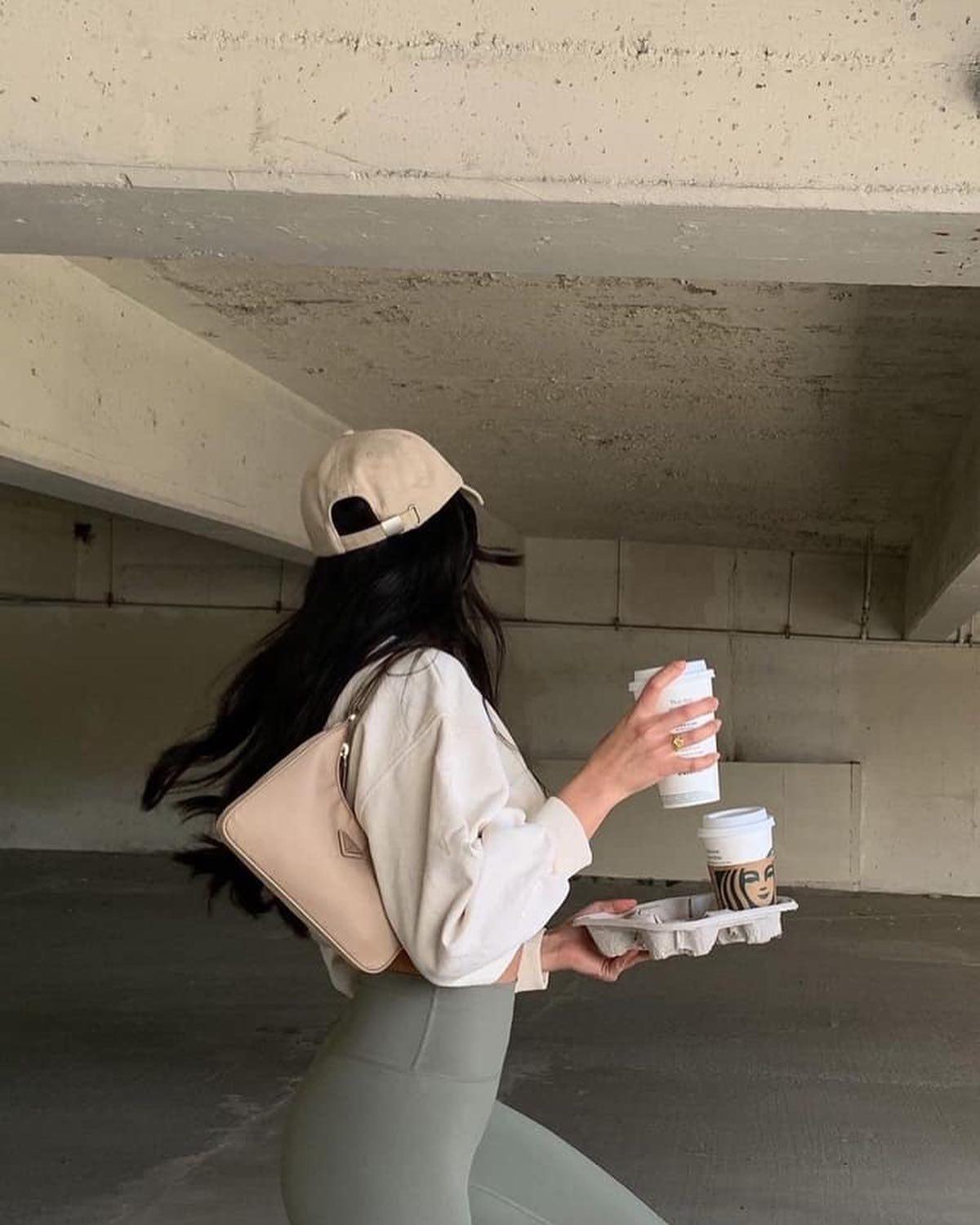 볼캡에 맨투맨 @어때요🧢🤍 이미지