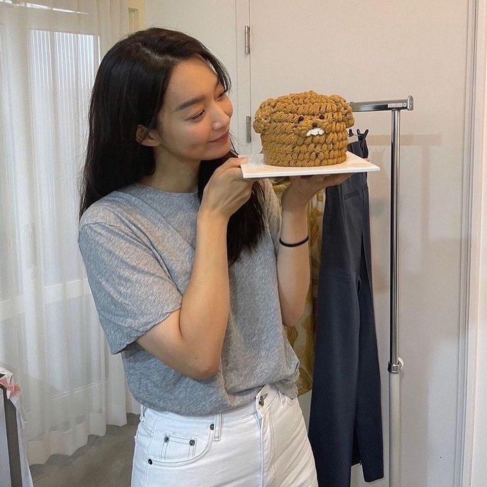 비주얼 치트키 신민아 데일리💙 이미지5