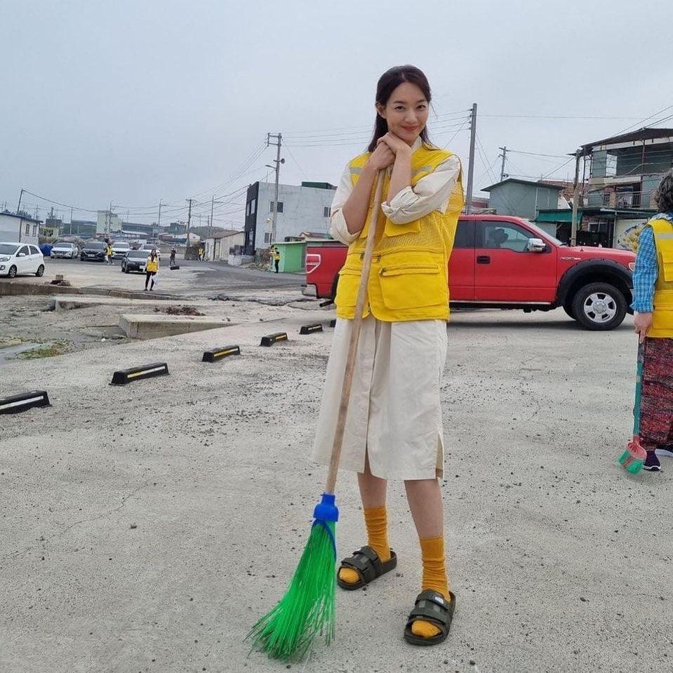 비주얼 치트키 신민아 데일리💙 이미지6