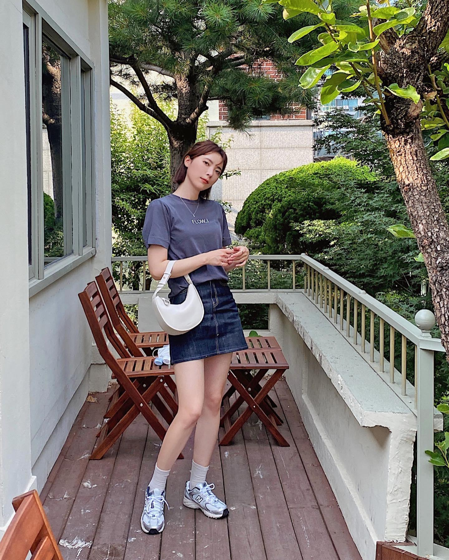 가볍게 걸치는 미니백😎🖤코디법
감각적 포인트 추가 @마카로니미니백👜❤️ #광고 이미지6