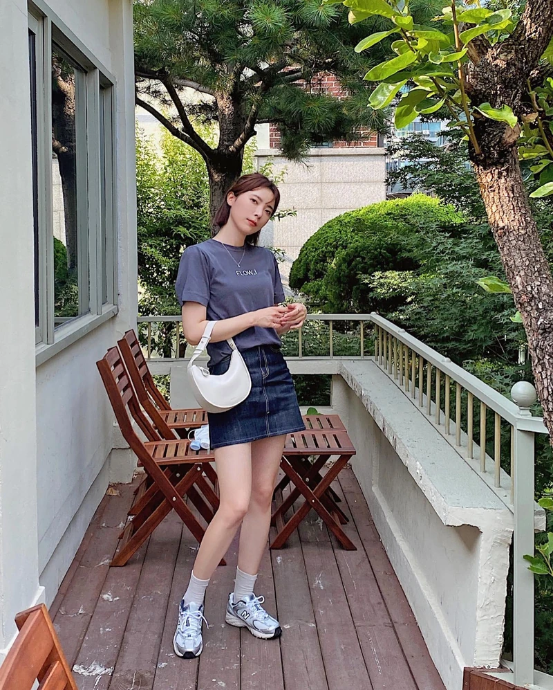가볍게 걸치는 미니백😎🖤코디법
감각적 포인트 추가 @마카로니미니백👜❤️ #광고 이미지6