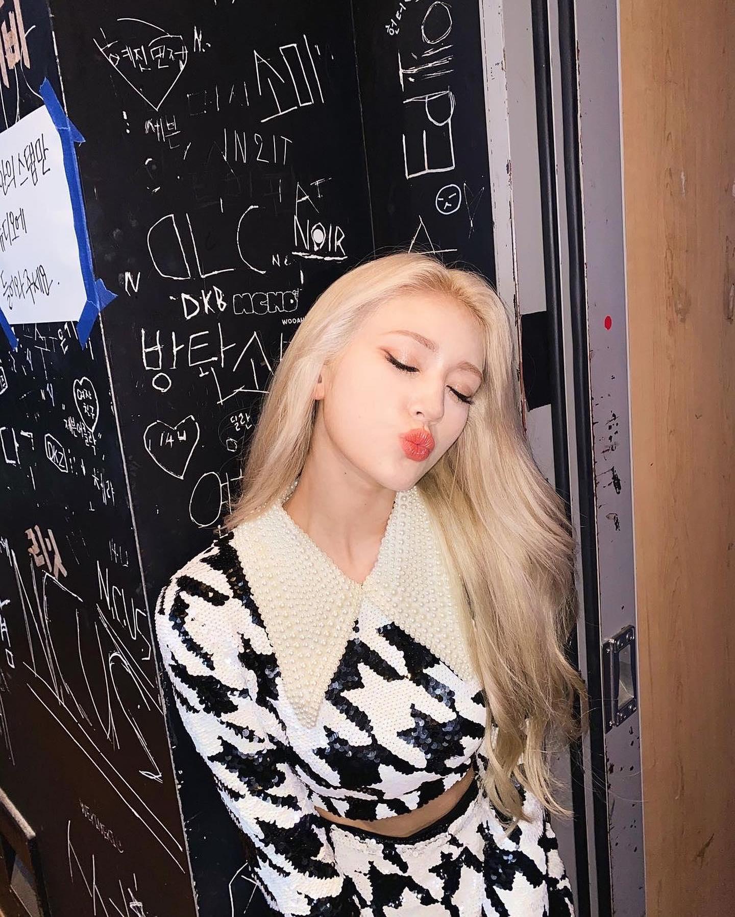 운동 자극제 전소미 한줌허리🐜 이미지4