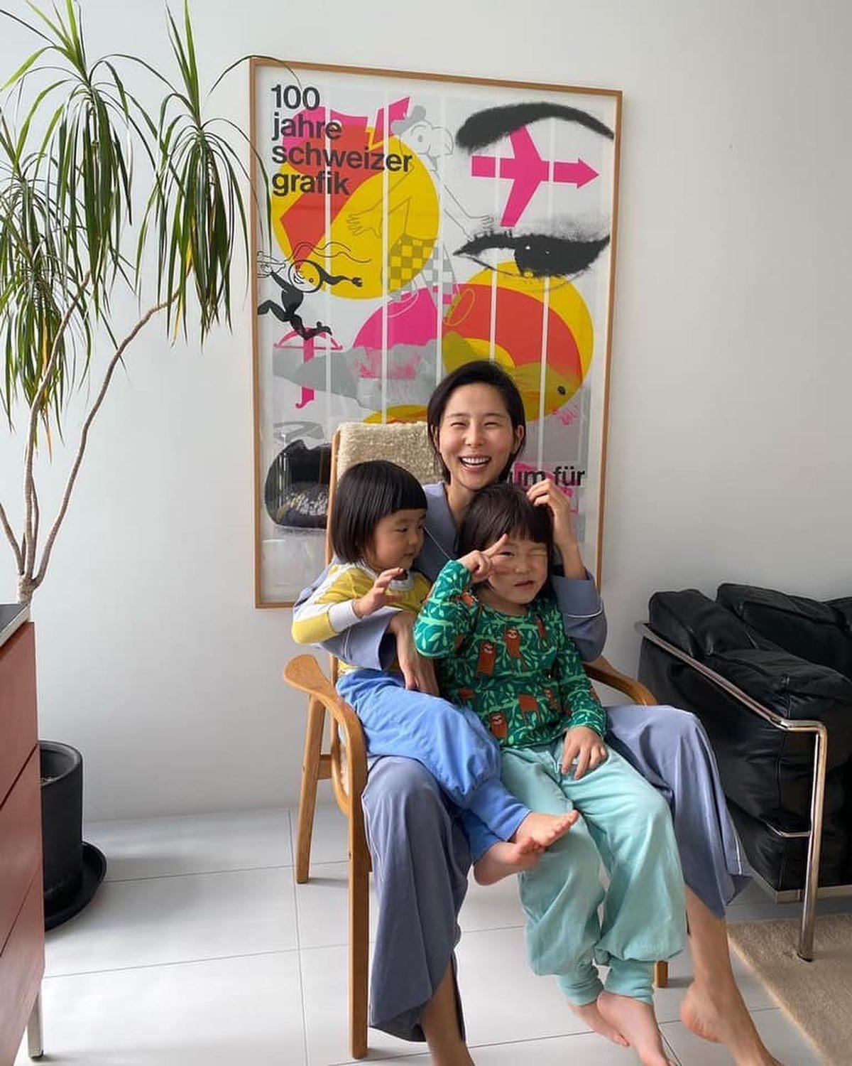 가족사진도 느낌있게📸🖤🤍 이미지3