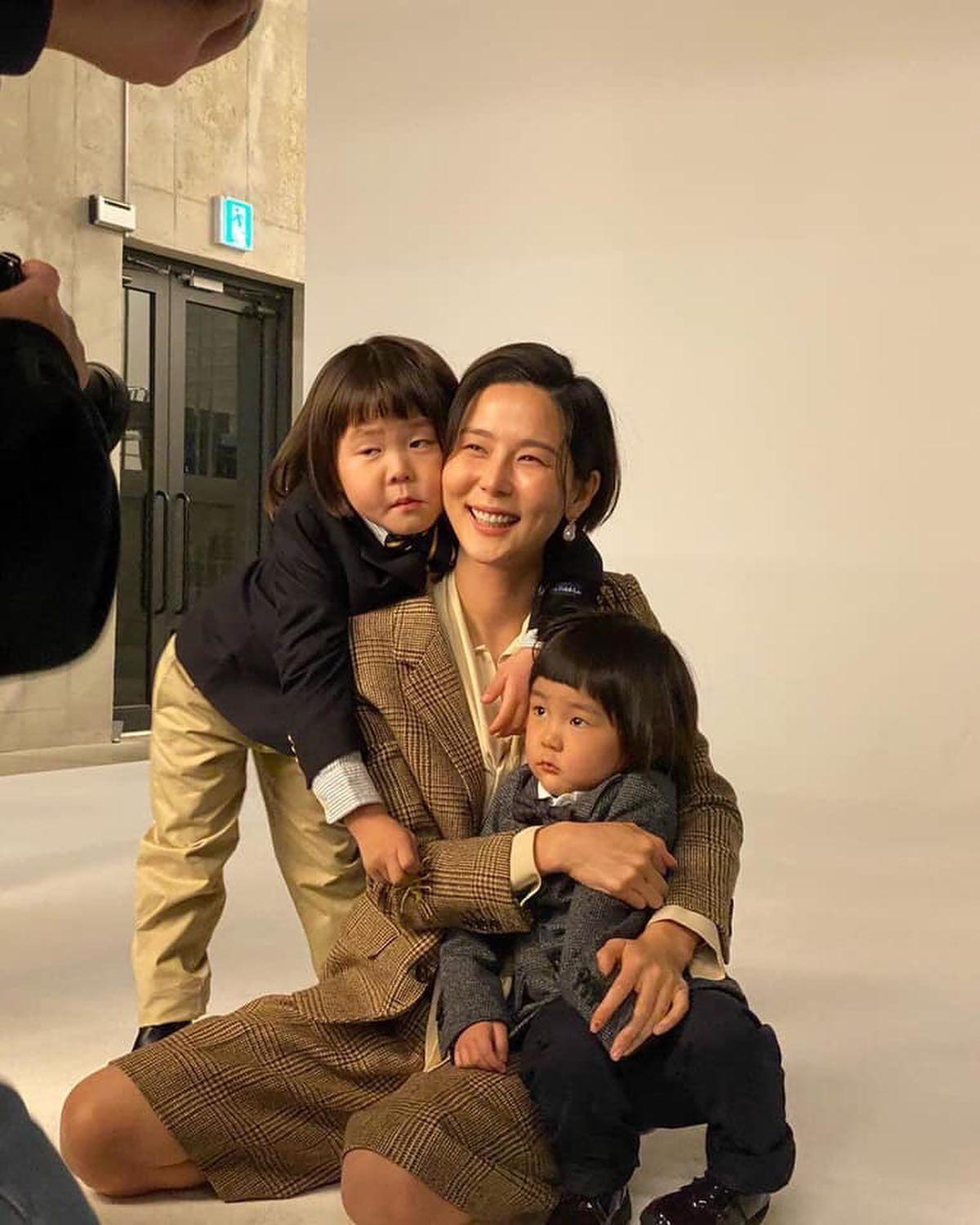 가족사진도 느낌있게📸🖤🤍 이미지4