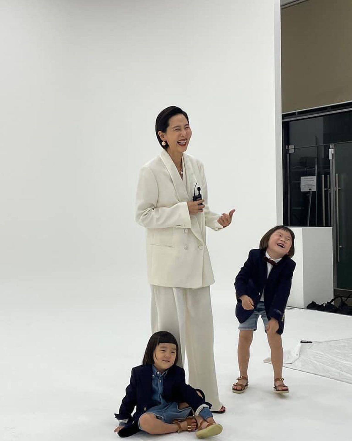 가족사진도 느낌있게📸🖤🤍 이미지6