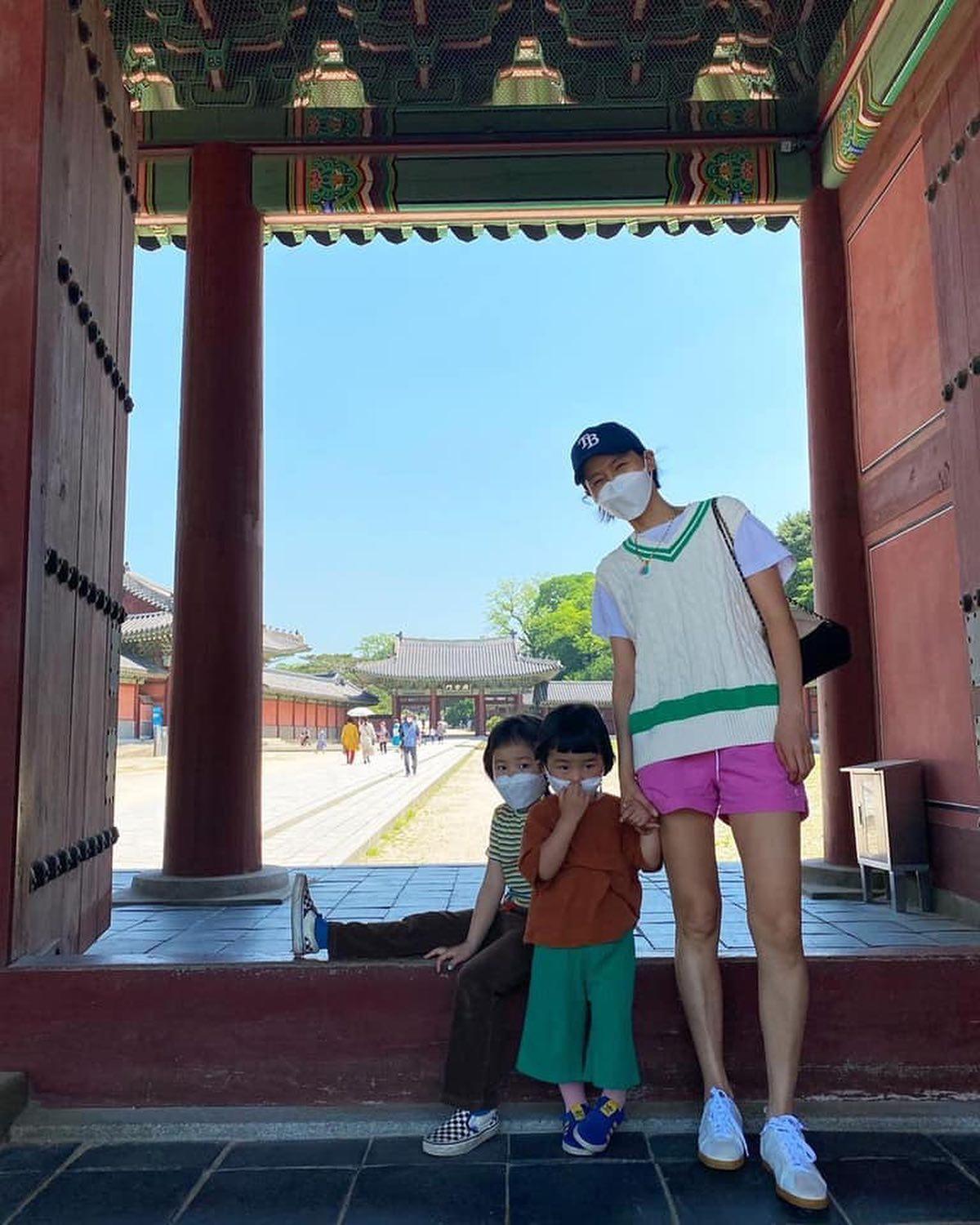 가족사진도 느낌있게📸🖤🤍 이미지8