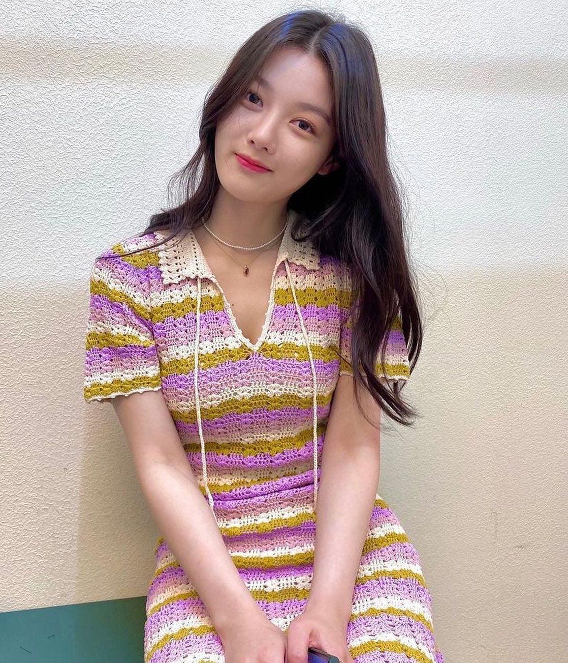 인형미모 김유정💜💛러블리 코디 이미지