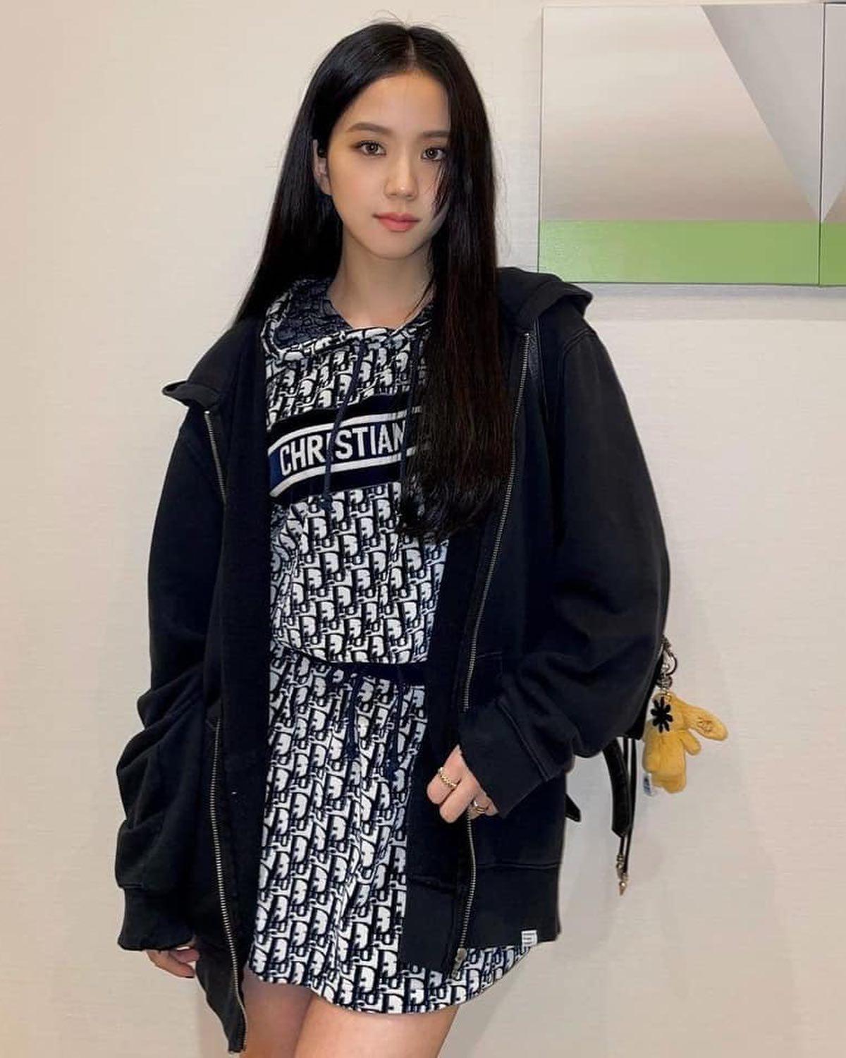 심쿵 비주얼 @디올 지수💗🖤 이미지3