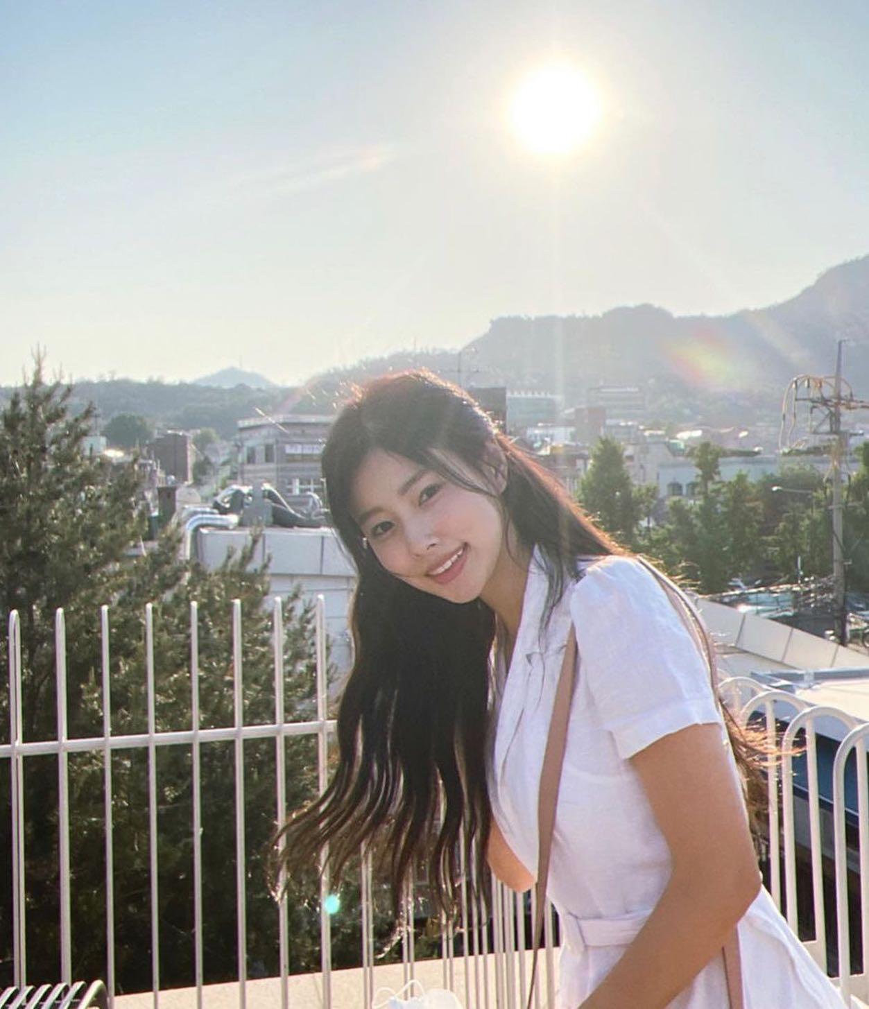 흰색은 강혜원처럼🤍😍 이미지6