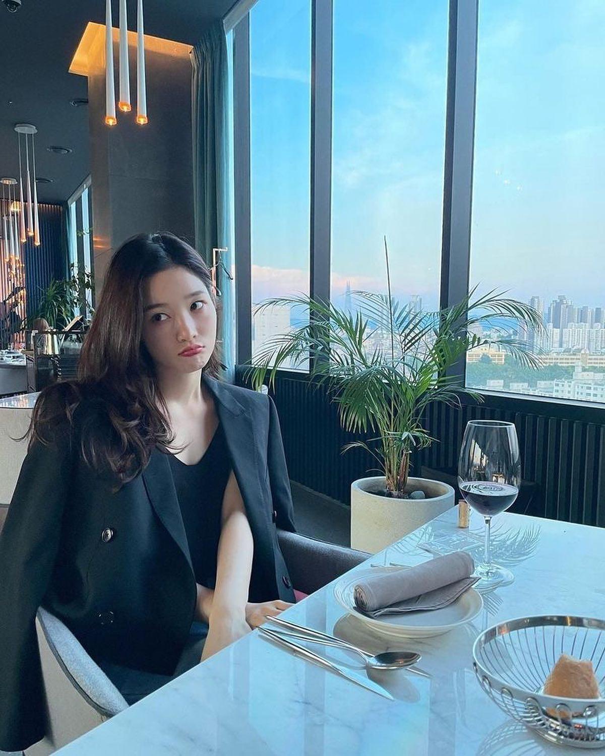 정채연의 화사한 첫사랑 무드💛🤍 이미지3