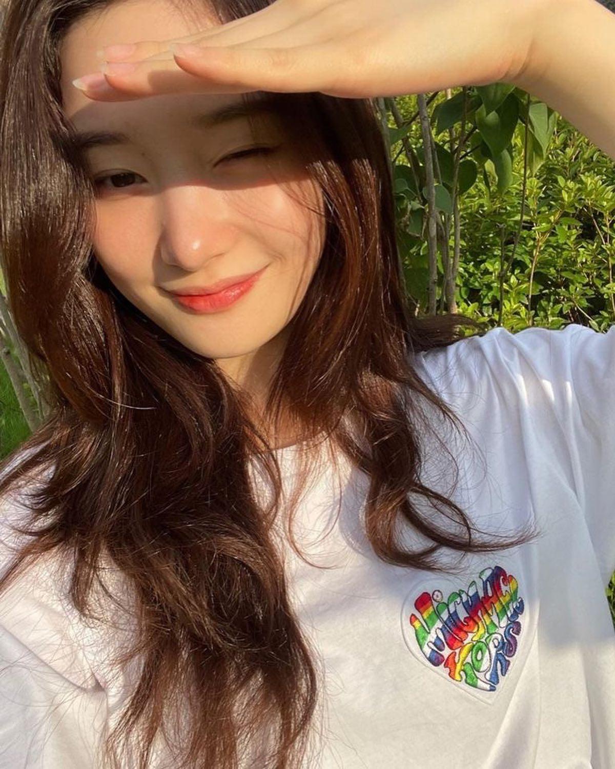 정채연의 화사한 첫사랑 무드💛🤍 이미지8