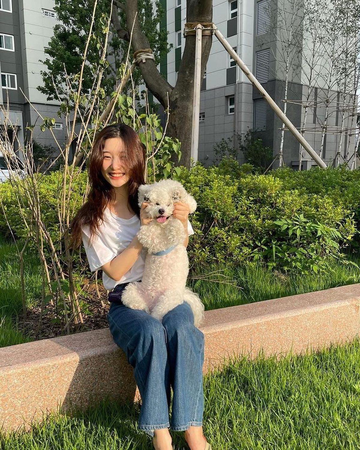 정채연의 화사한 첫사랑 무드💛🤍 이미지9