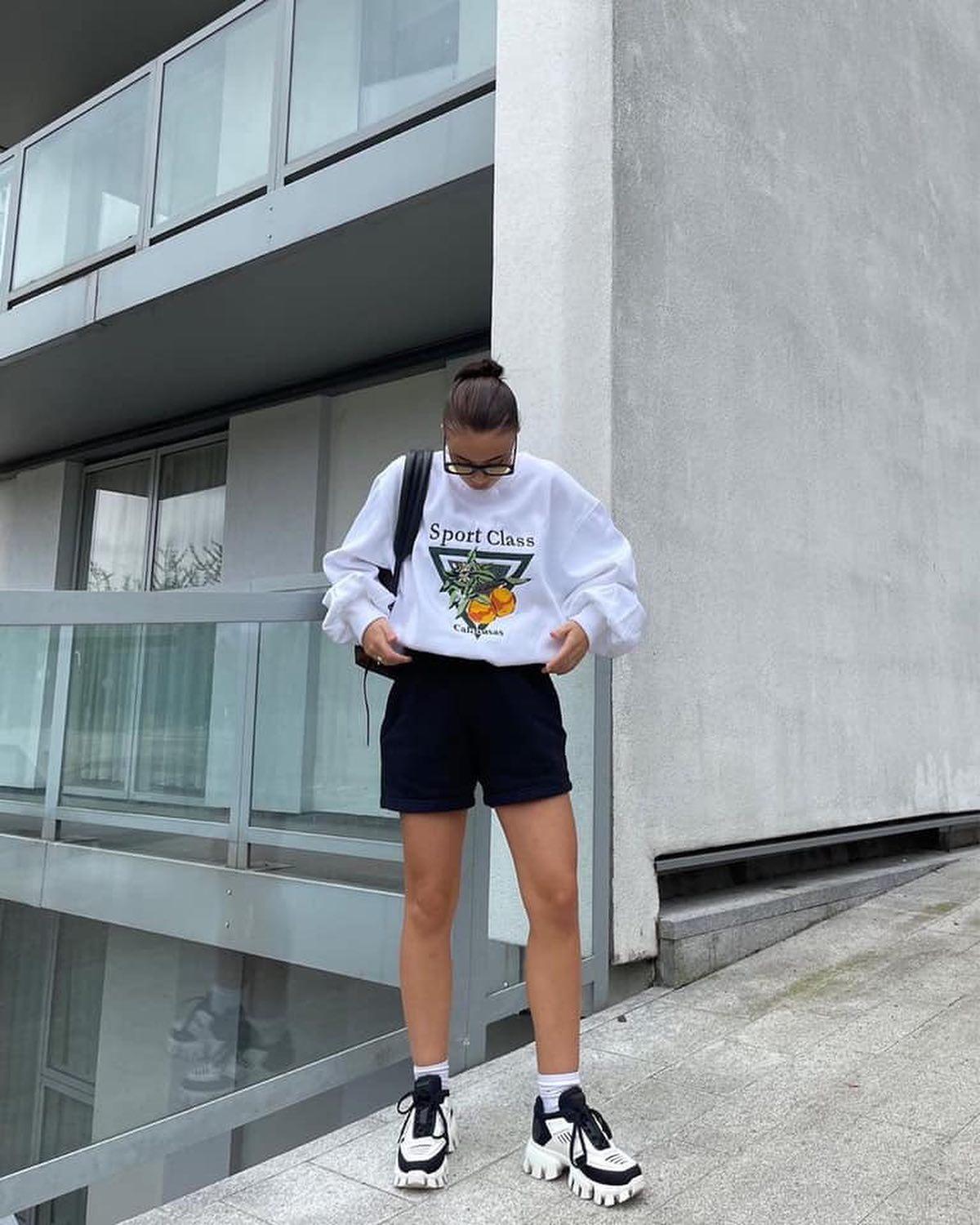 헐랭이 맨투맨 코디💙🧡💛 이미지2