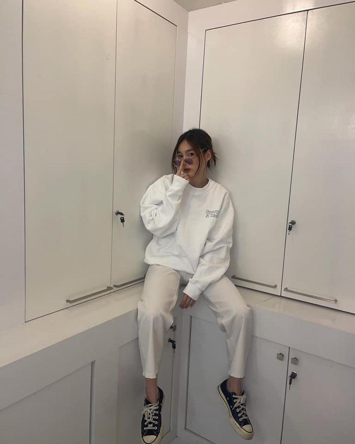 헐랭이 맨투맨 코디💙🧡💛 이미지5