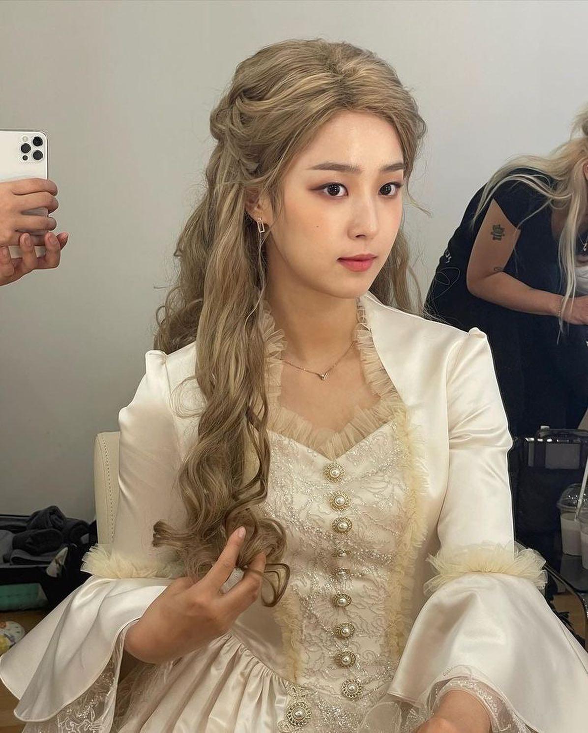 최예빈의 시원시원 코디센스🥰💙 이미지10