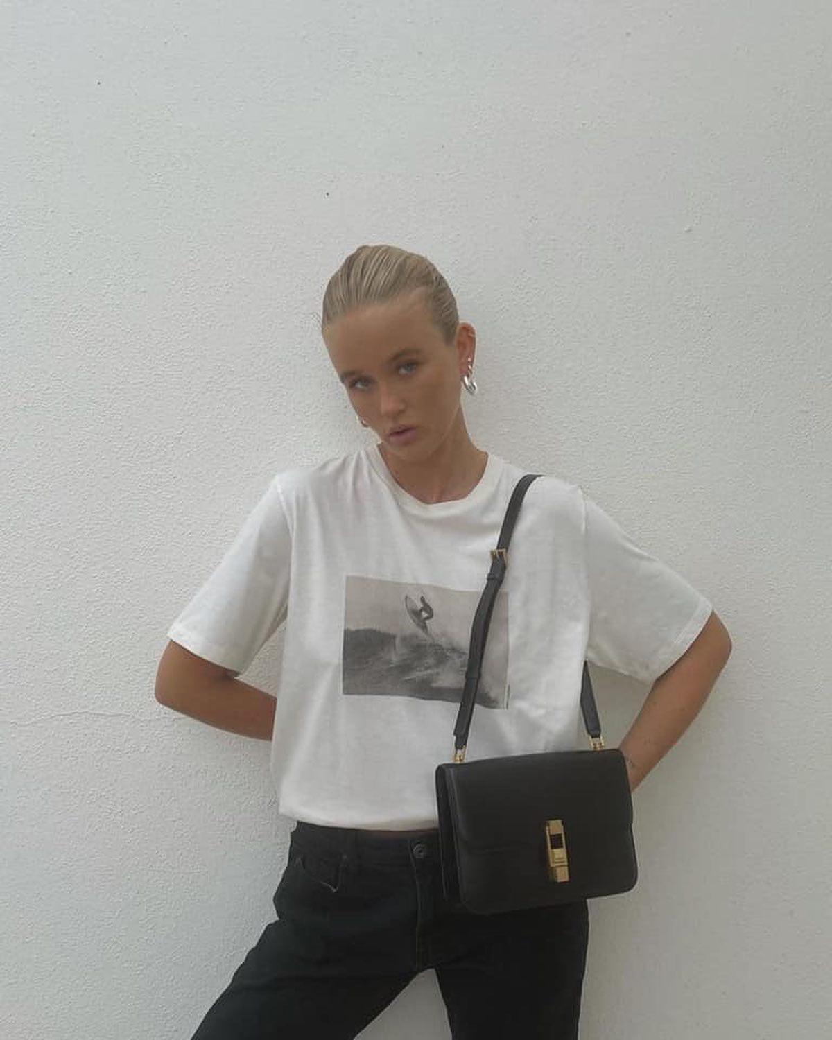 깔끔한 티셔츠 한장👚🤍 이미지3