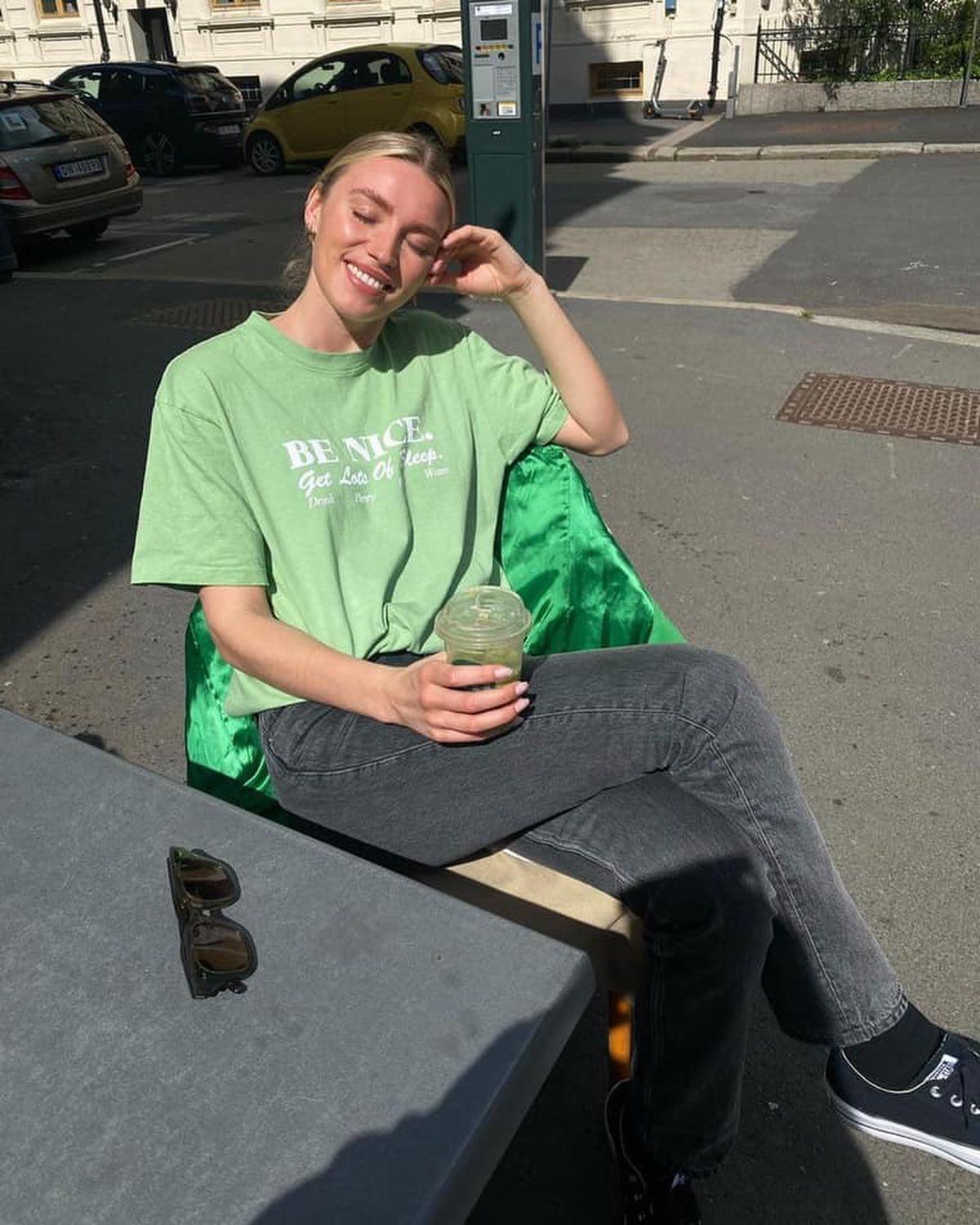 깔끔한 티셔츠 한장👚🤍 이미지4