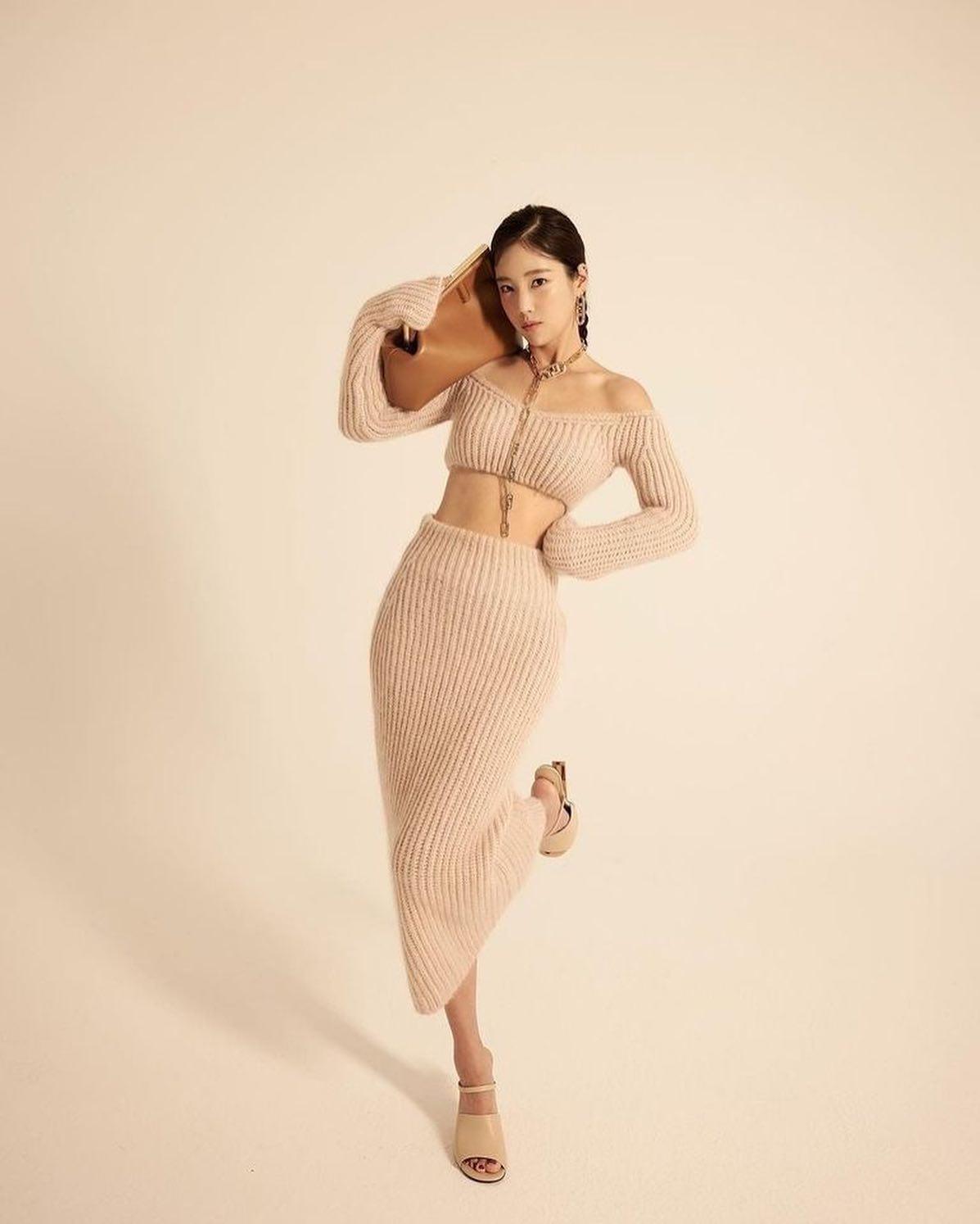 눈길 사로잡는 기은세 아이템들🖤 이미지10