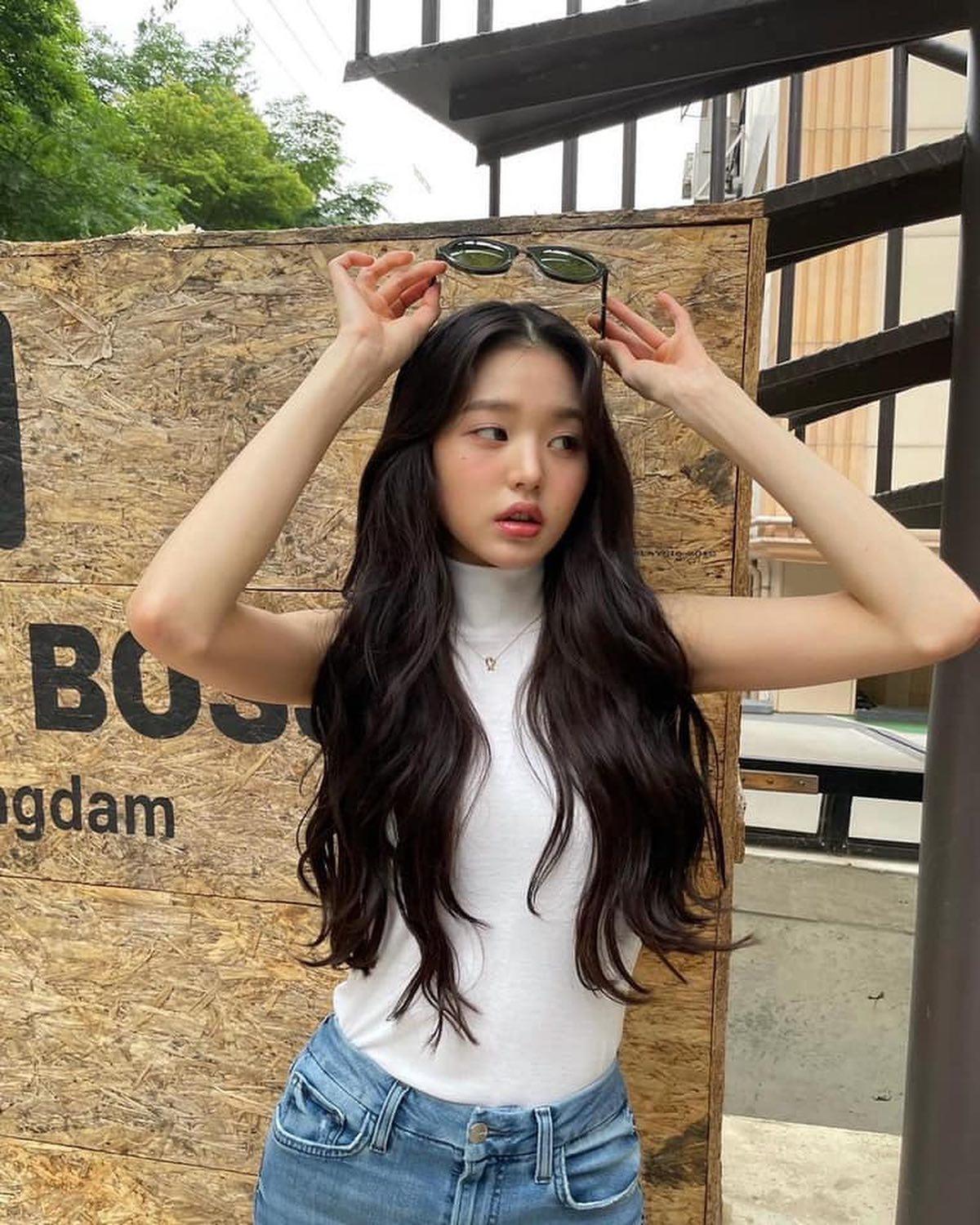 흰티에 청바지 입기🥛👖 이미지