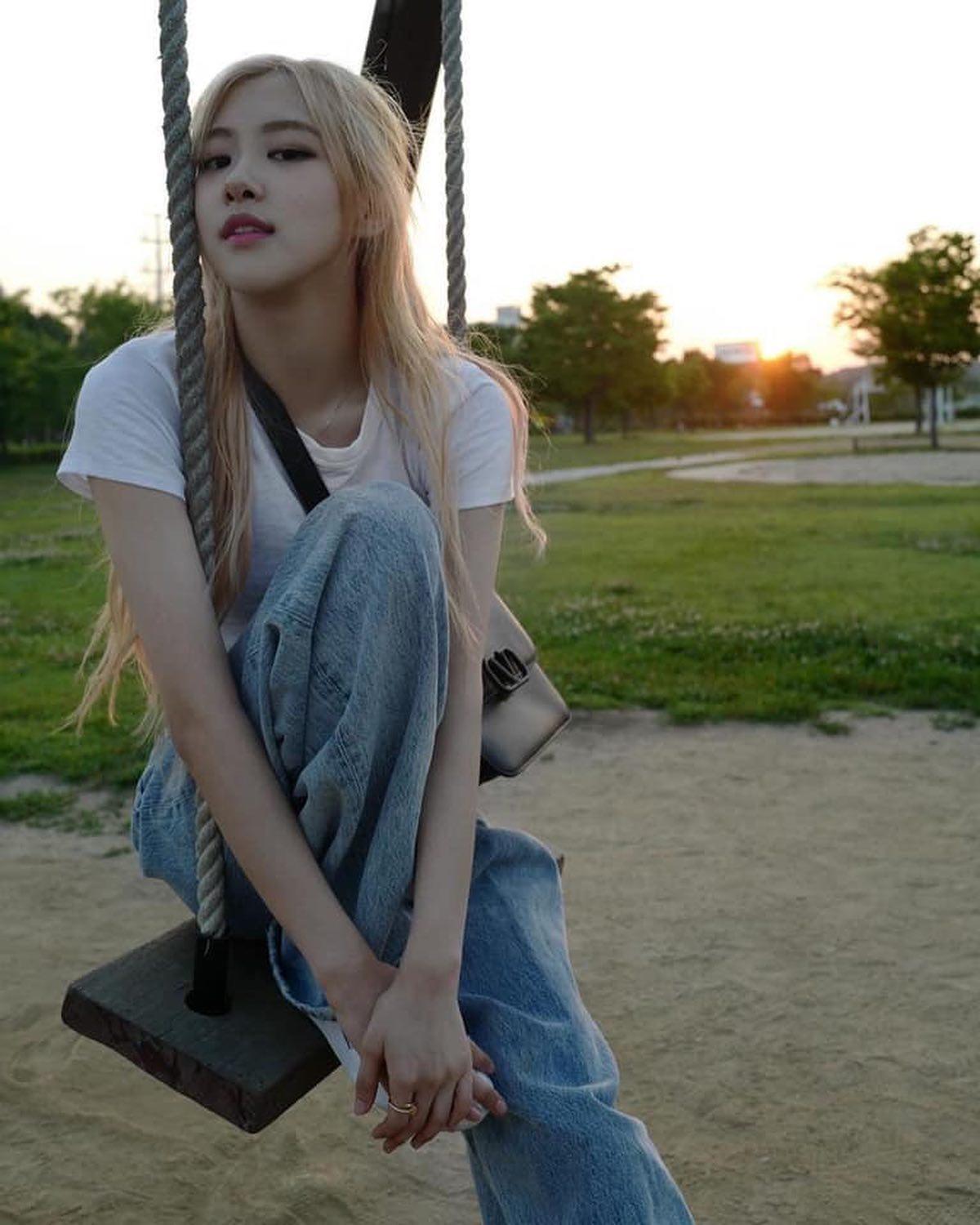 흰티에 청바지 입기🥛👖 이미지