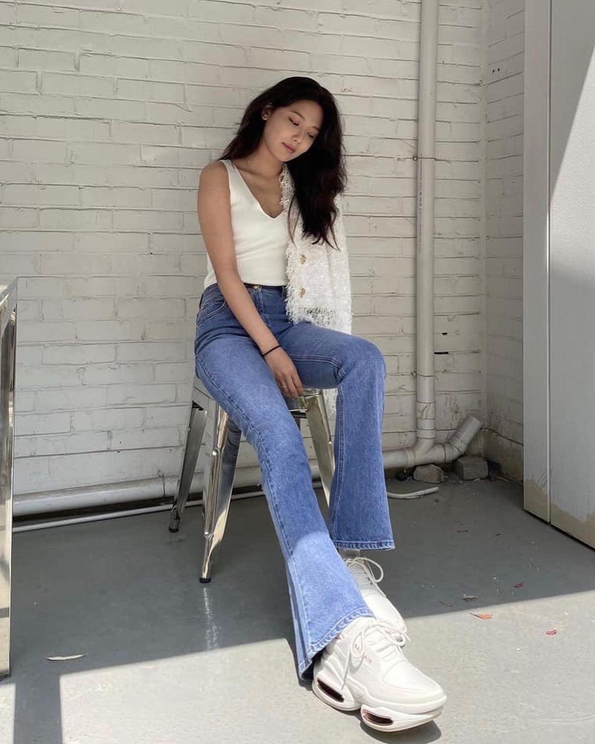 흰티에 청바지 입기🥛👖 이미지