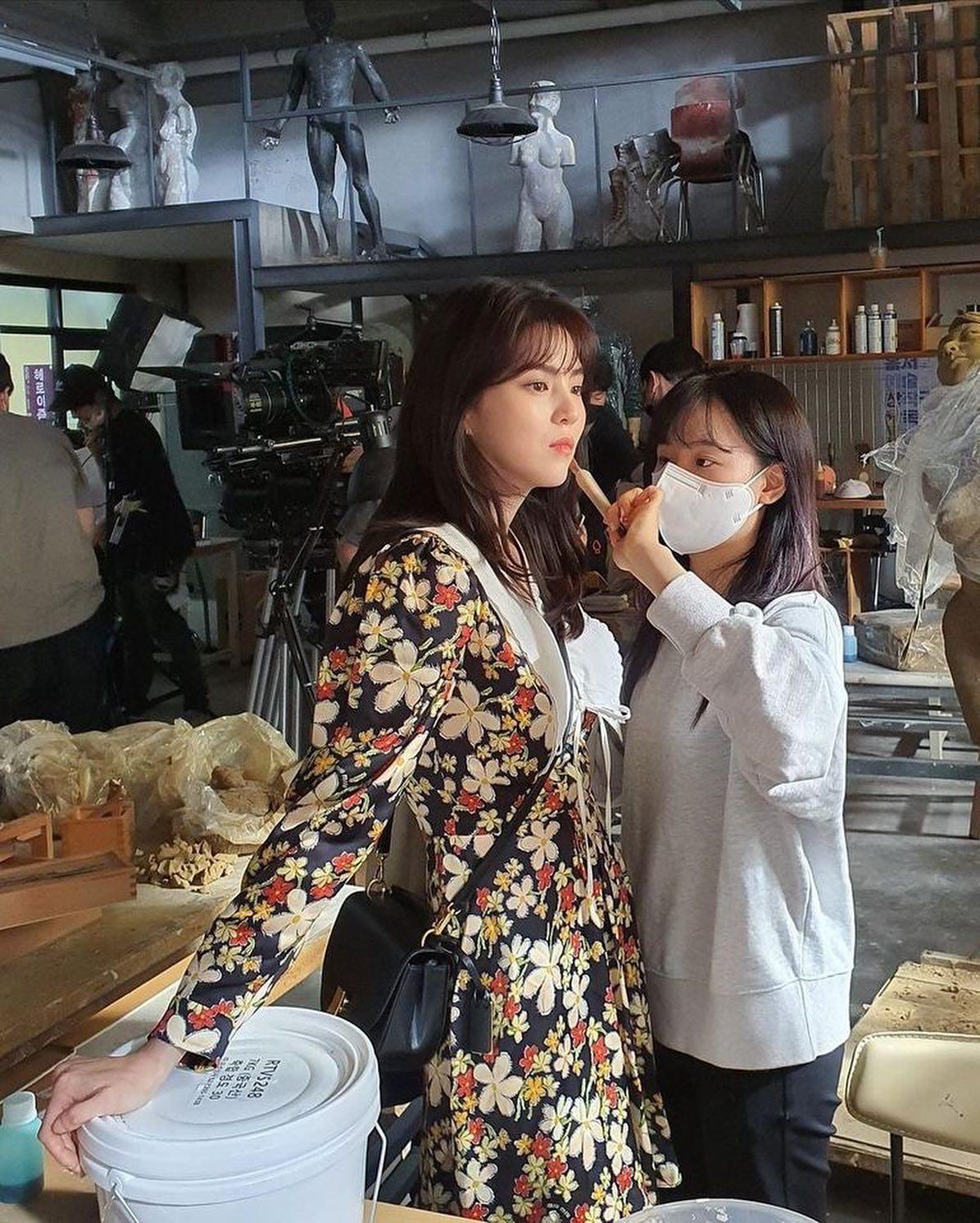 알고있지만 계속 이쁜 한소희🤭💖 이미지6