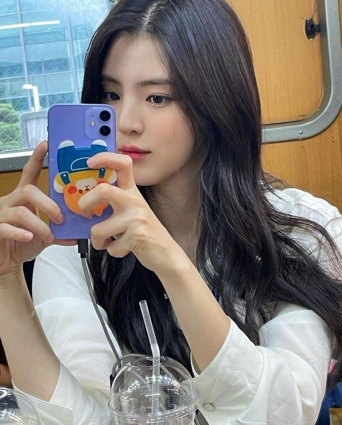 알고있지만 계속 이쁜 한소희🤭💖 이미지9