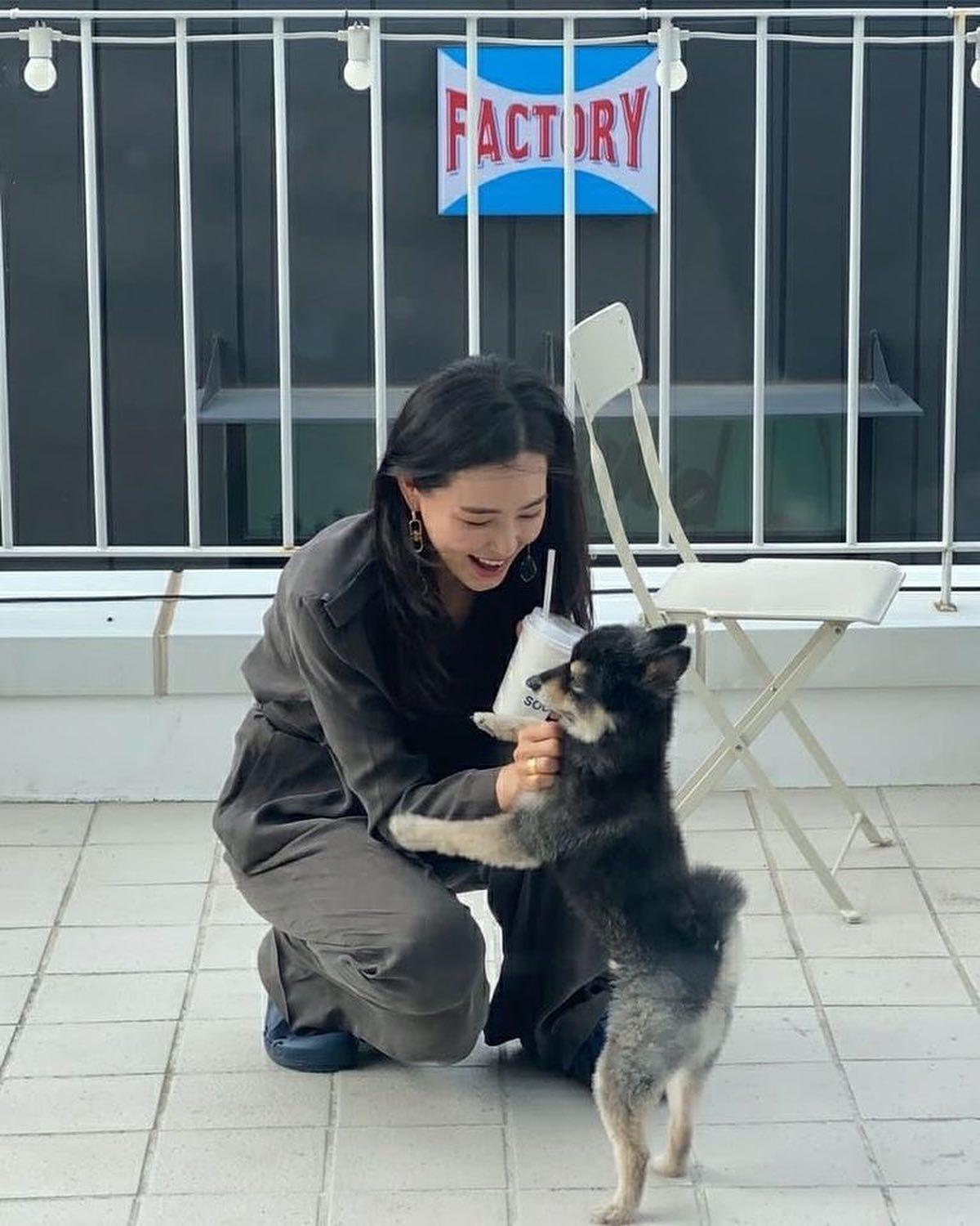 캐주얼도 럭셔리 만드는 이하늬💛 이미지2