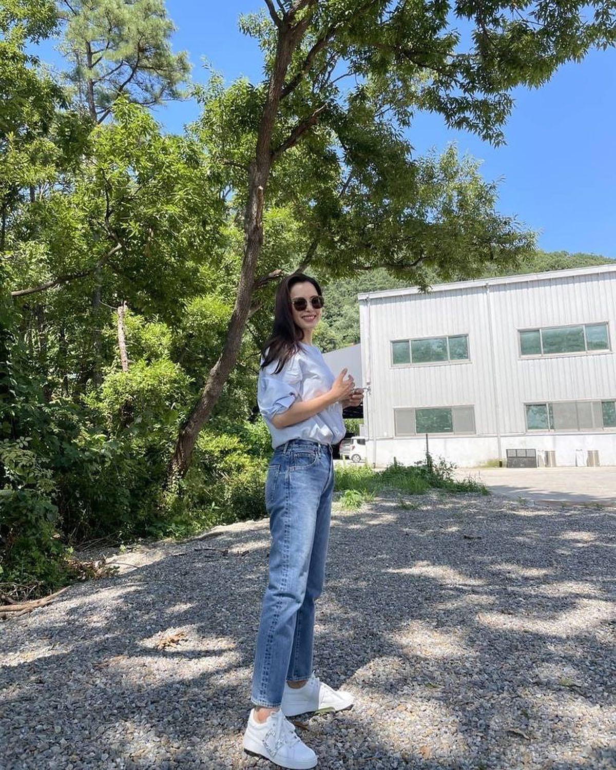 캐주얼도 럭셔리 만드는 이하늬💛 이미지6