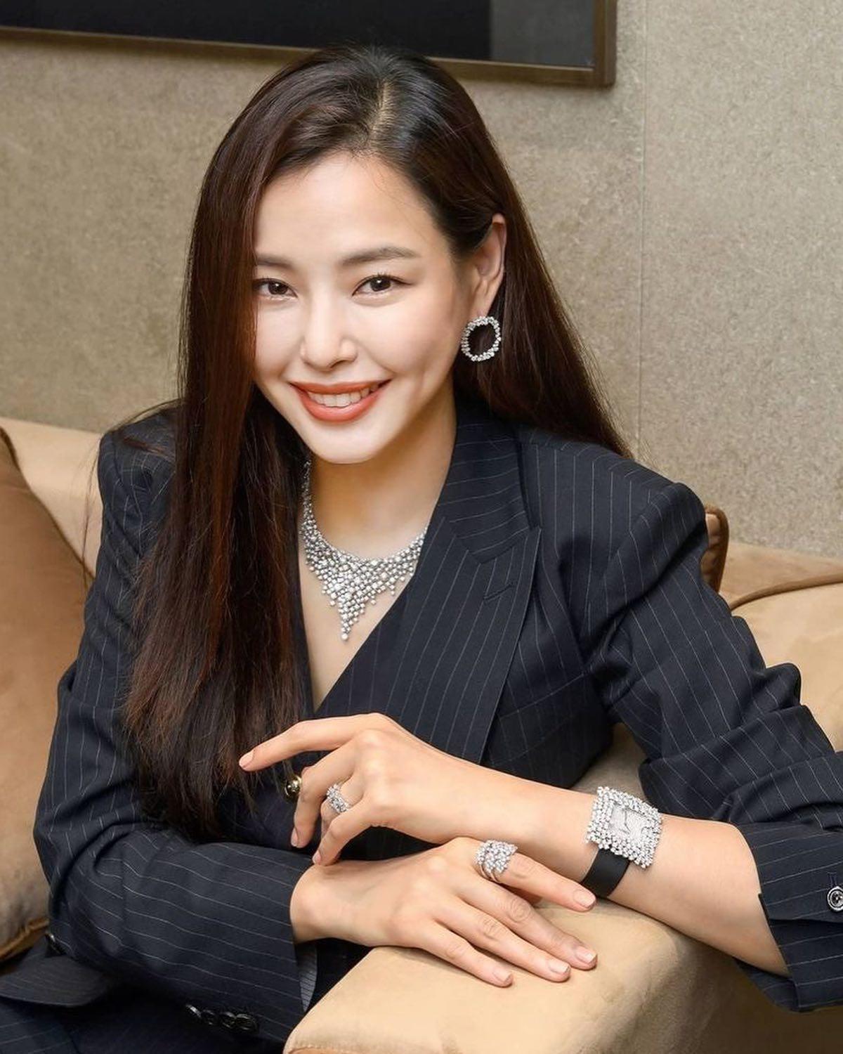 캐주얼도 럭셔리 만드는 이하늬💛 이미지7