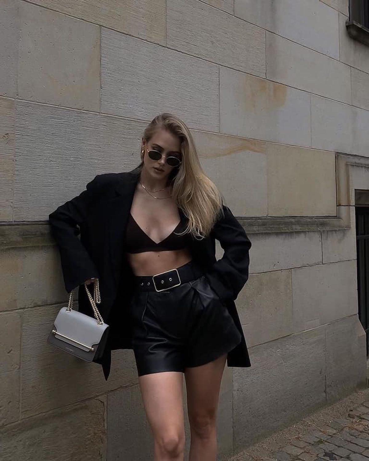 아우터에 브라탑🤭 분위기💚🖤 이미지7