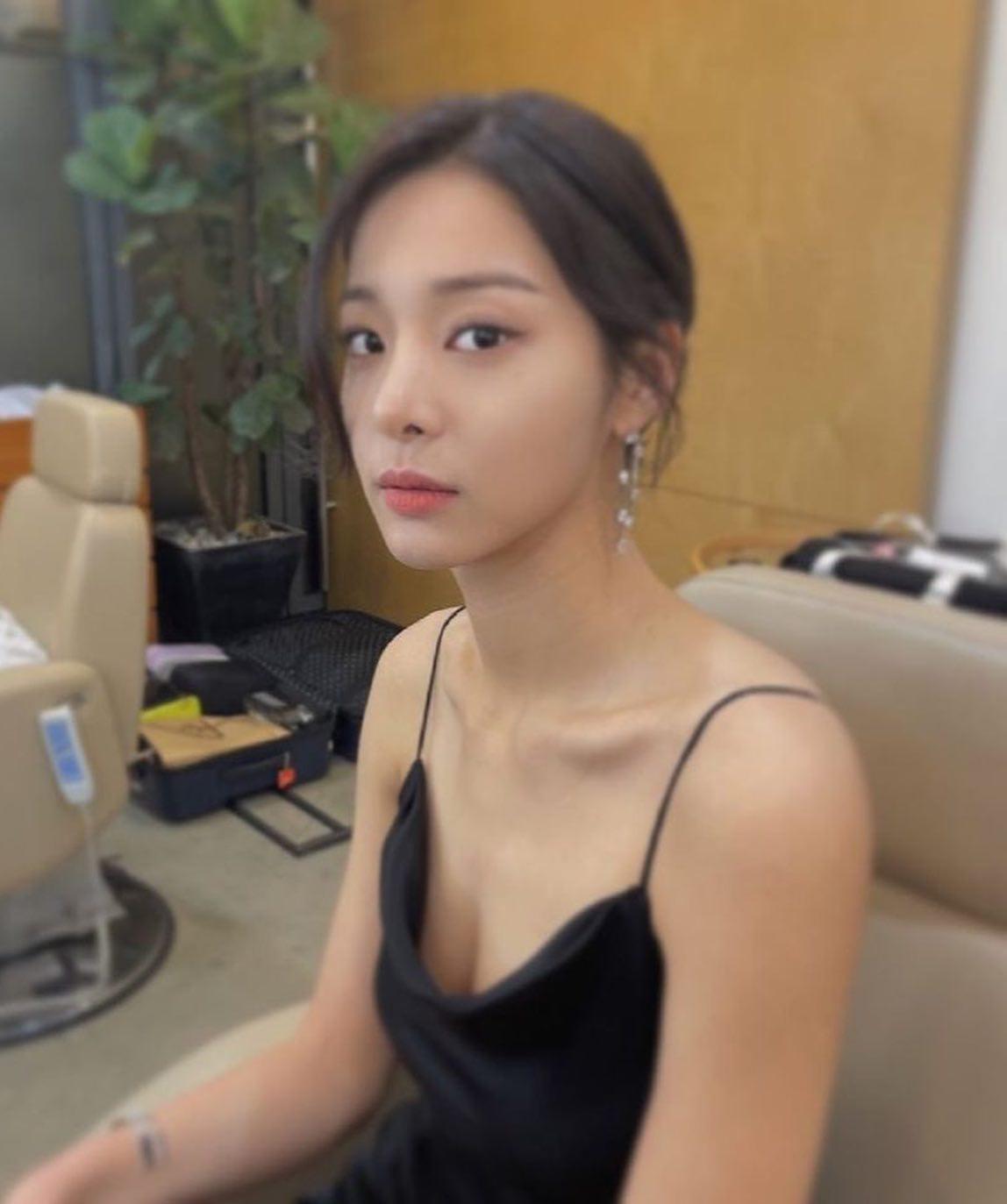 비타민 같은 설인아 데일리🌸🖤 이미지