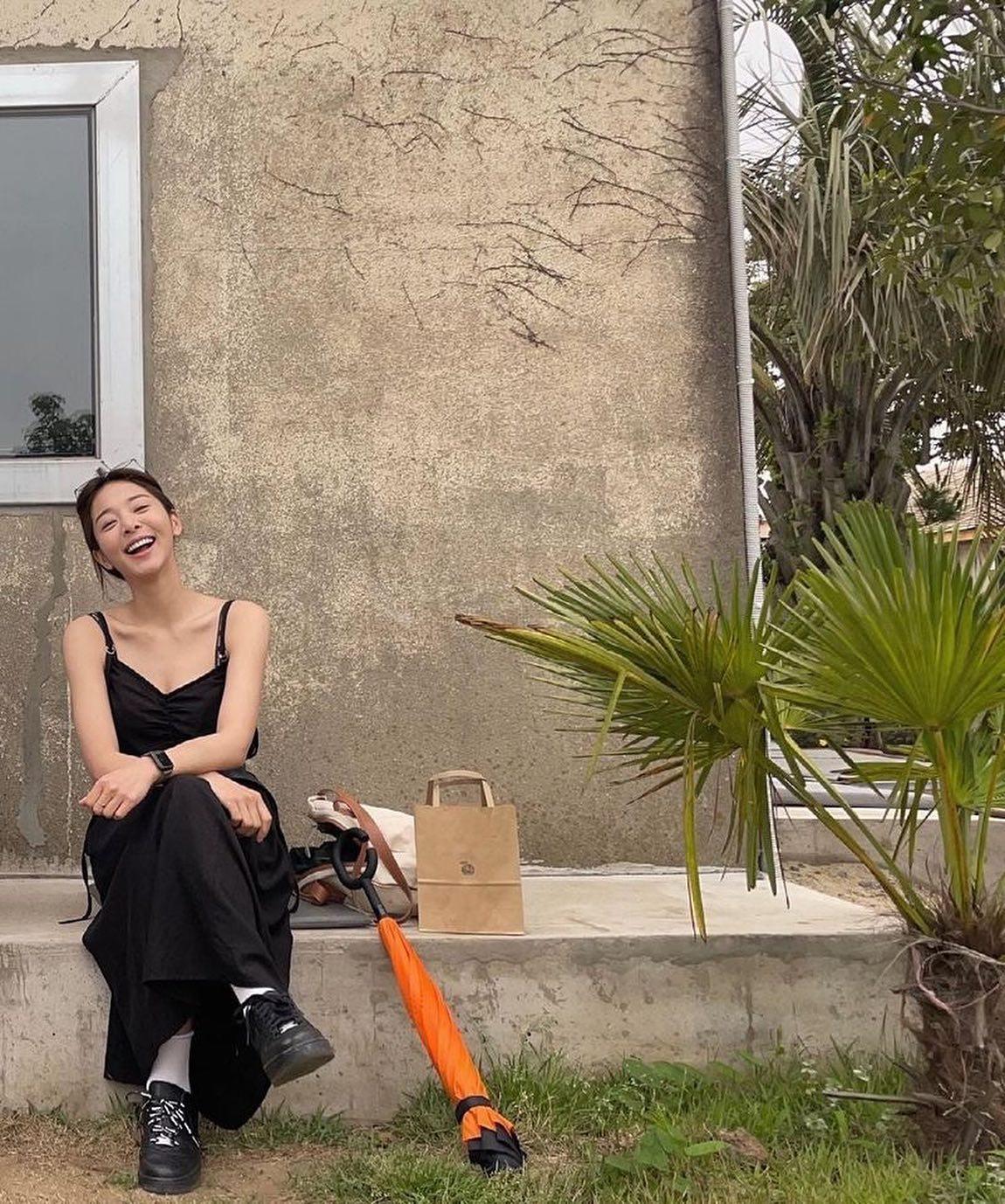 비타민 같은 설인아 데일리🌸🖤 이미지2