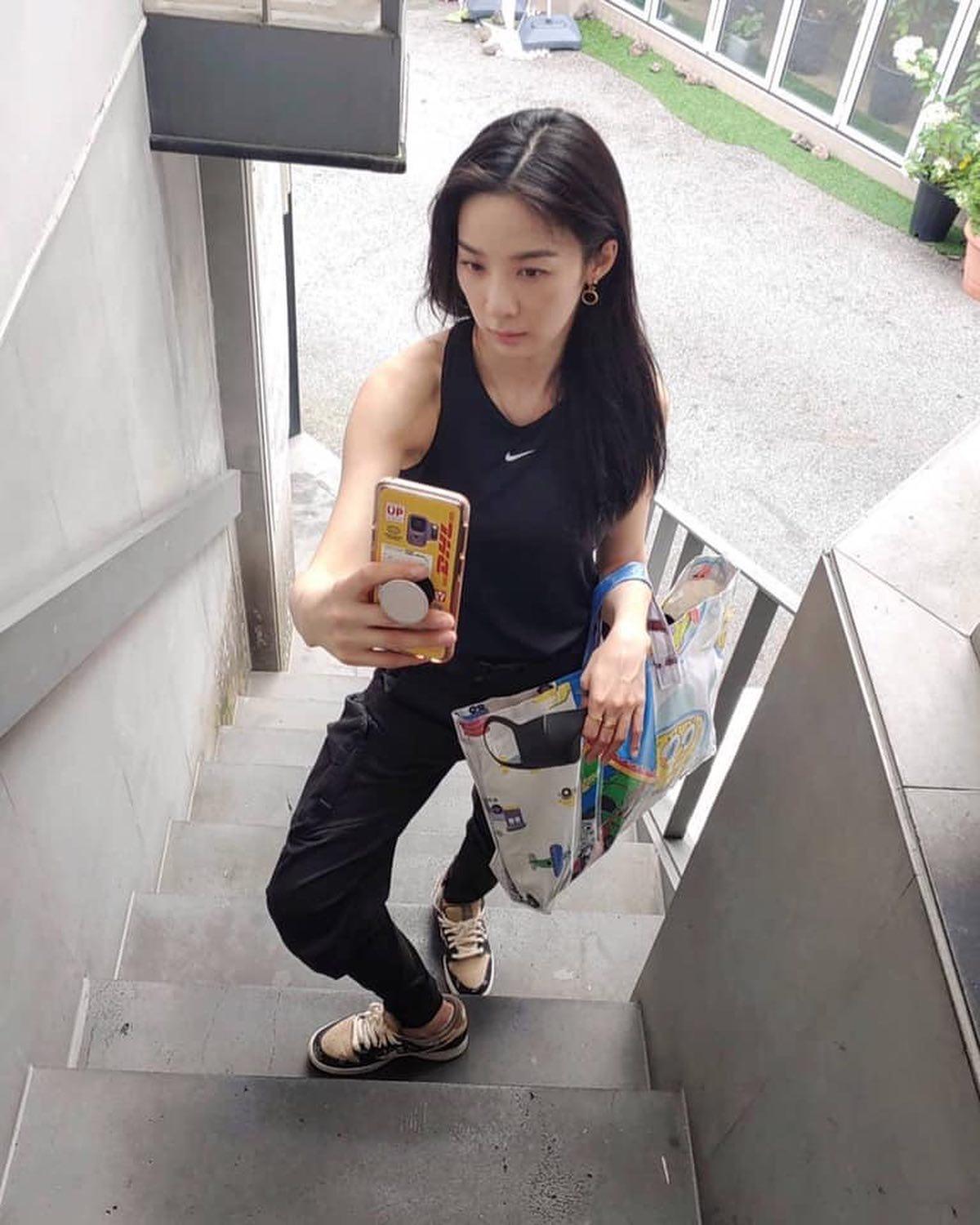 이청아의 나이키룩✔️🎶 참고🤍 이미지6